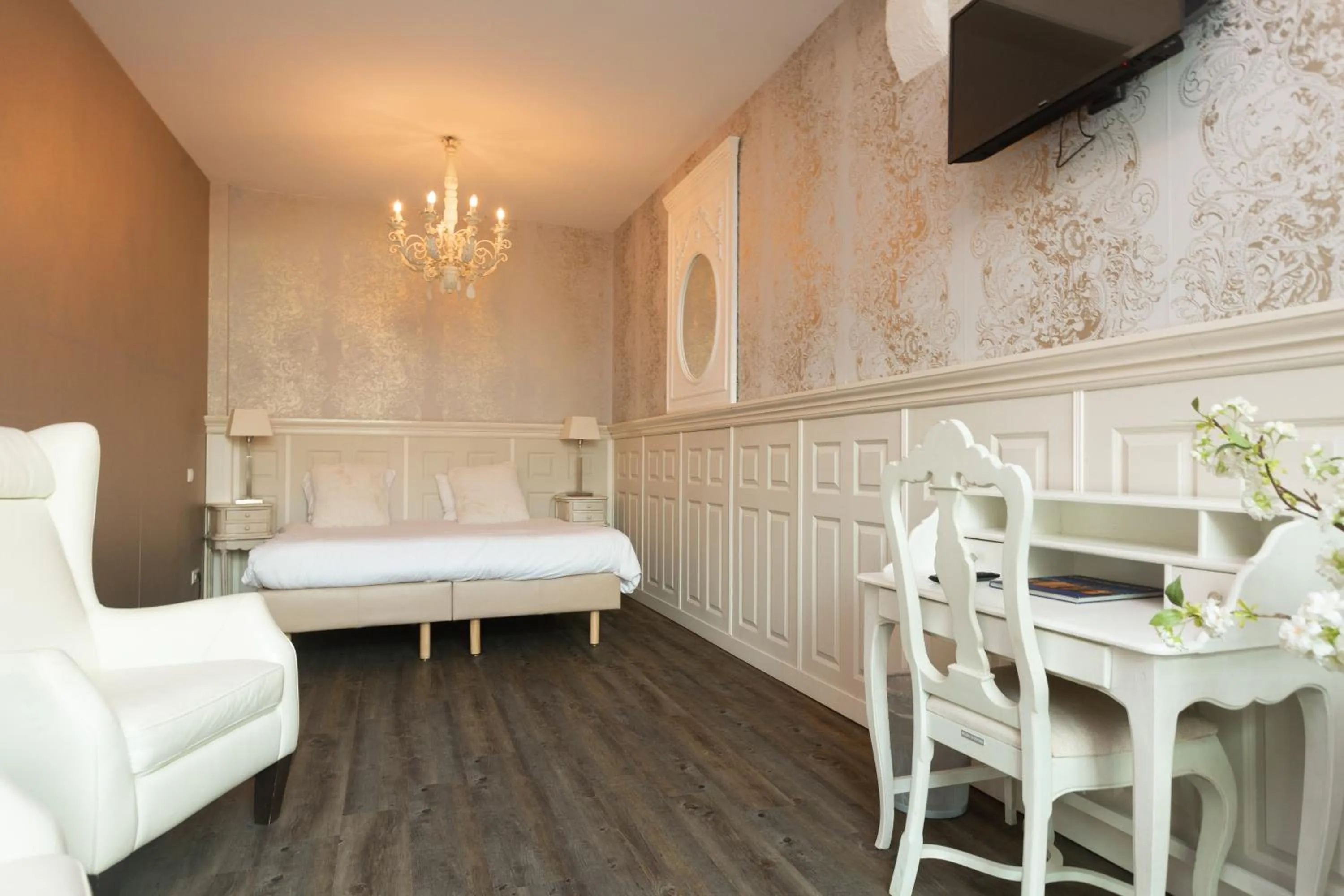 Bed in Hotel Johannes Vermeer Delft