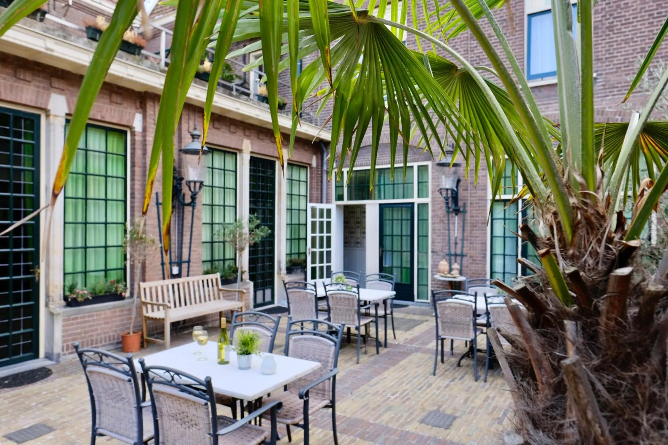 Patio in Hotel Johannes Vermeer Delft