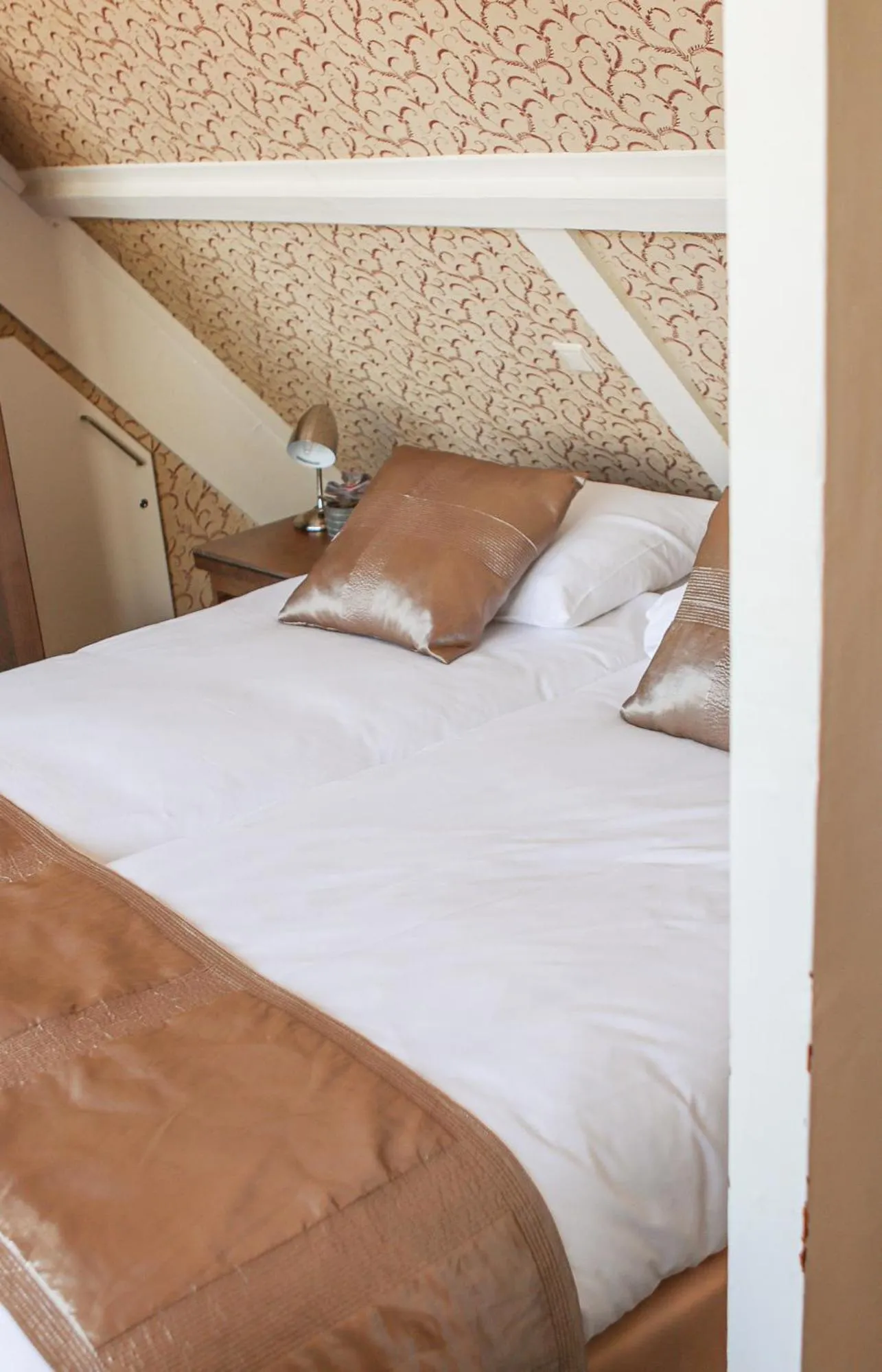 Bed in Hotel Johannes Vermeer Delft