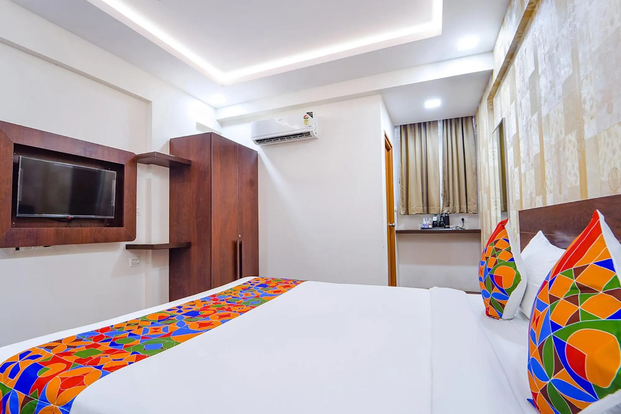 Bed in FabHotel Ellegant Inn