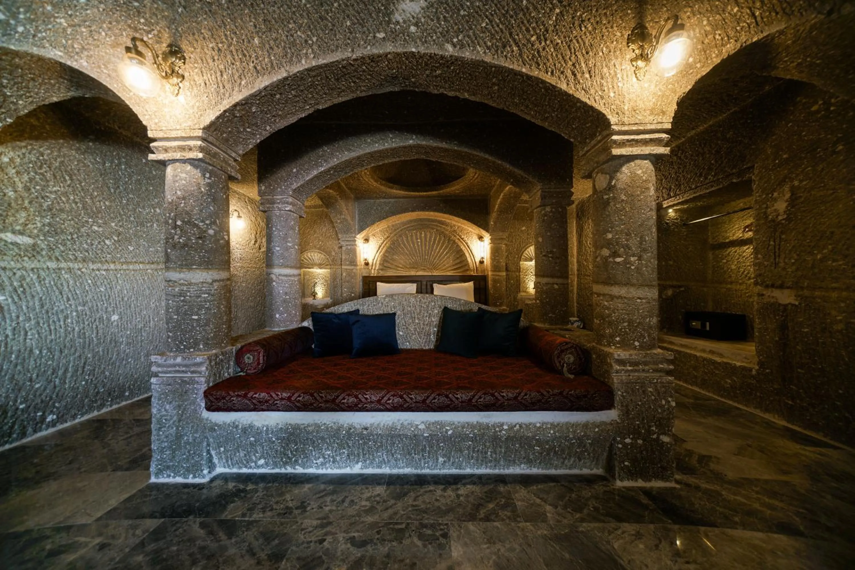 Seating area, Bed in Caverna Hotel Premium Caves