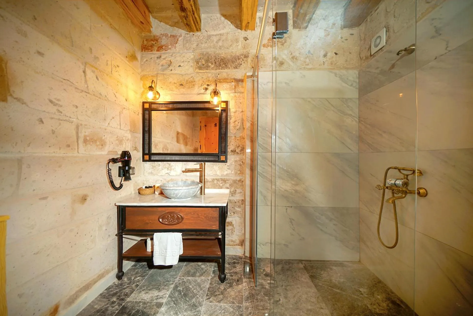 Bathroom in Caverna Hotel Premium Caves