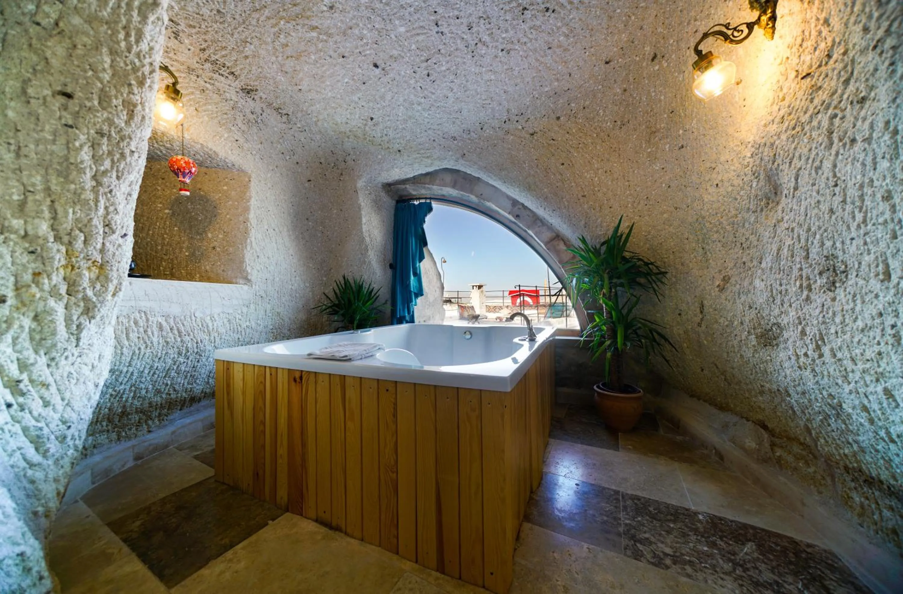 Hot Tub in Caverna Hotel Premium Caves