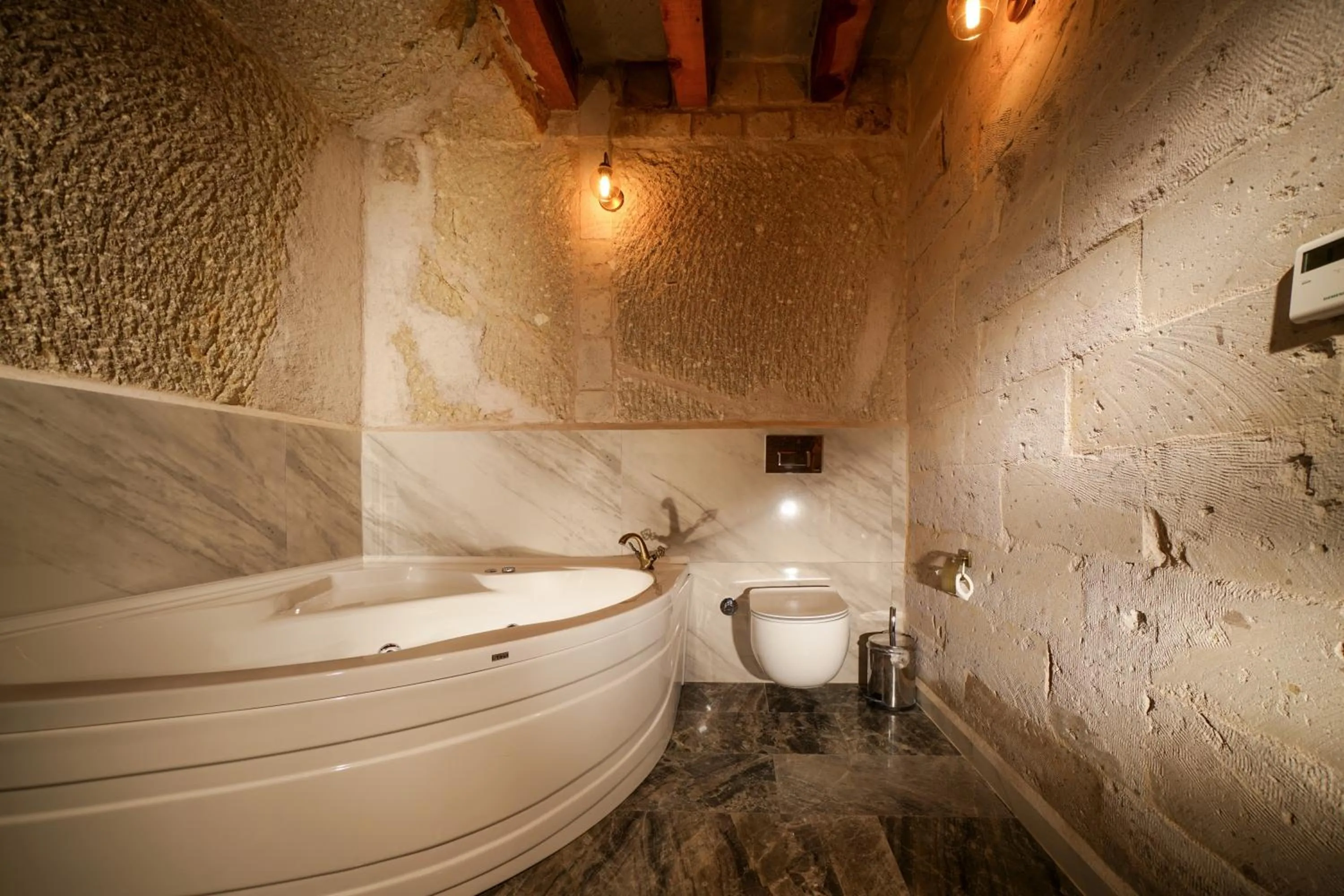 Toilet in Caverna Hotel Premium Caves