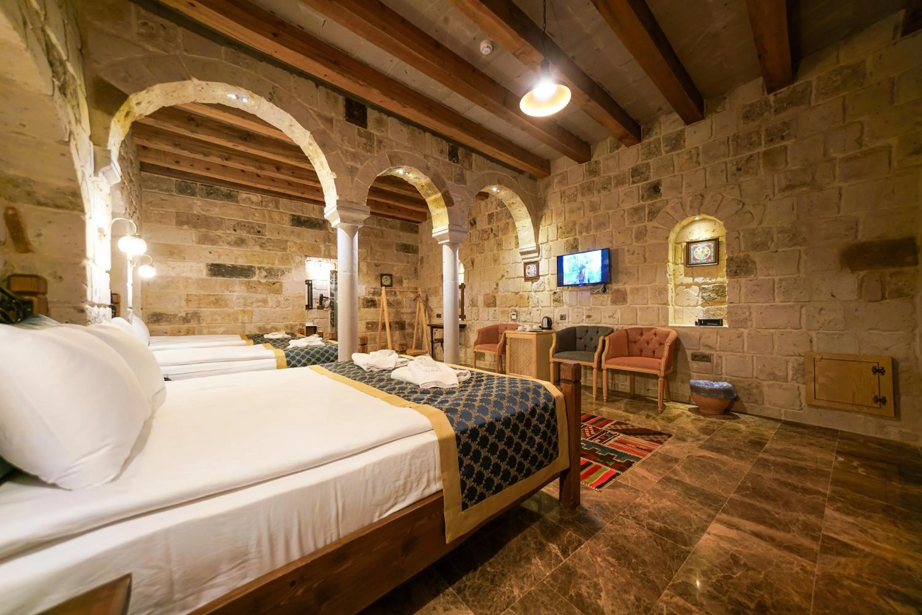 Photo of the whole room, Bed in Caverna Hotel Premium Caves