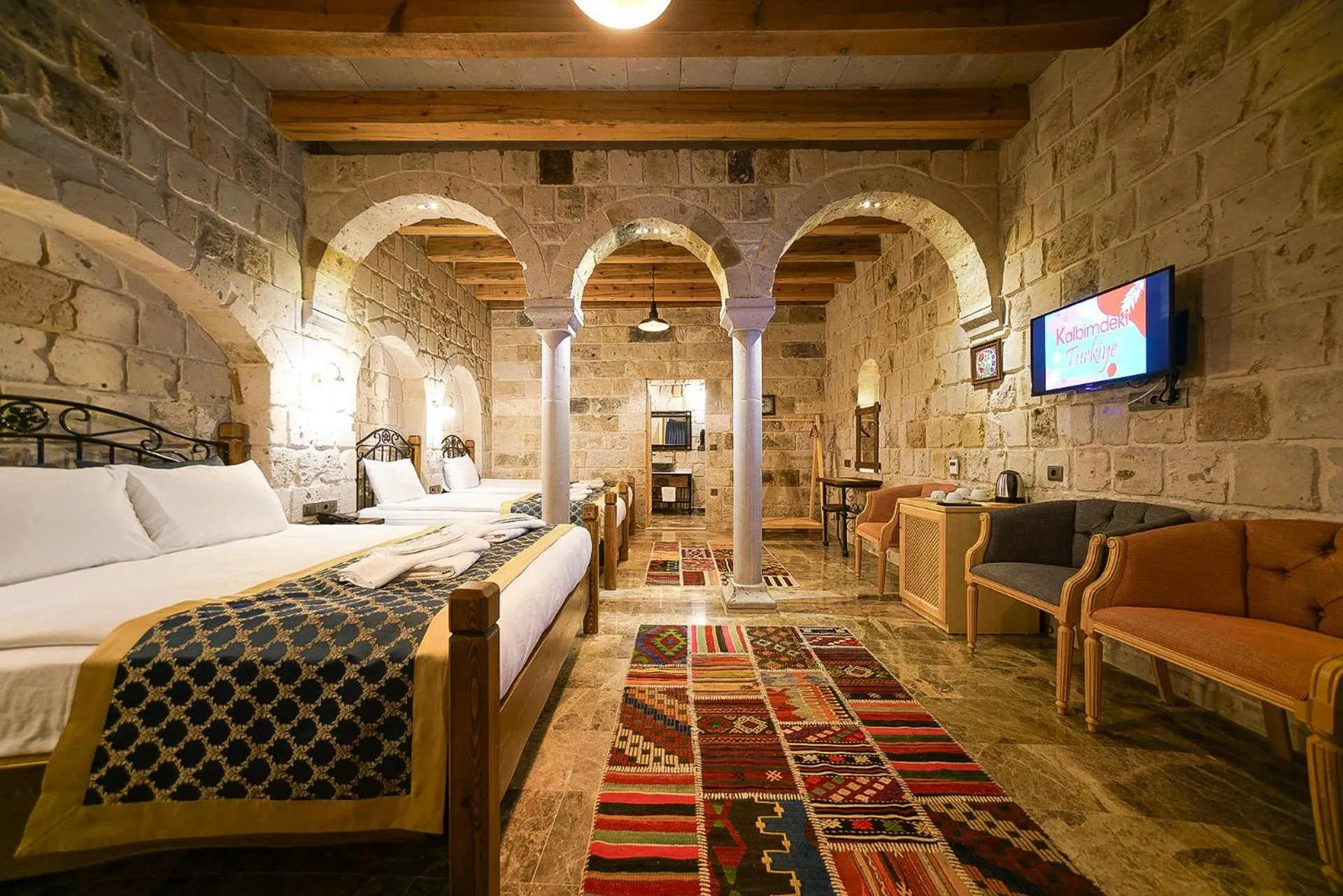 Seating area, Bed in Caverna Hotel Premium Caves