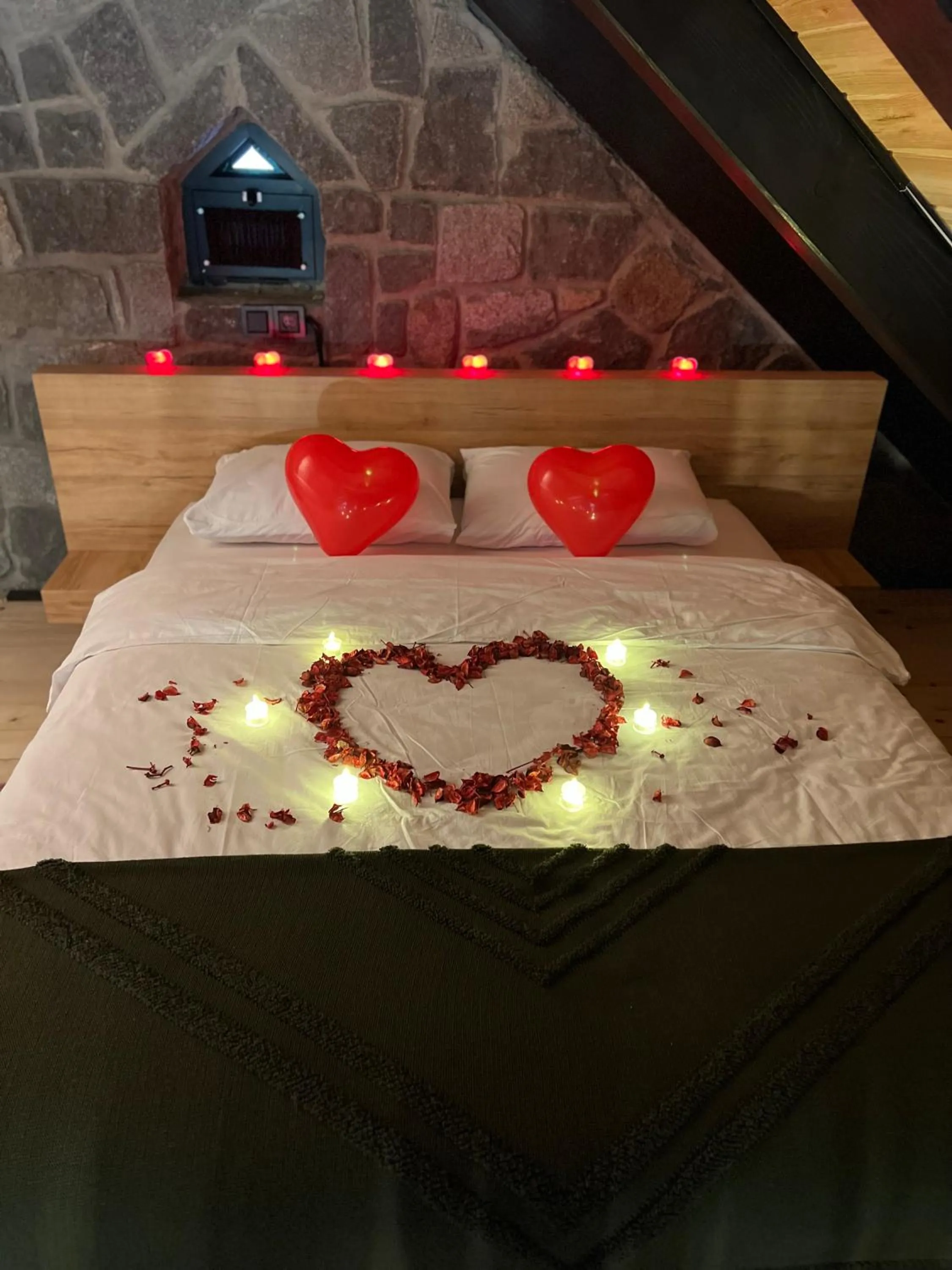 Bed in AYDER VANAK STONE SUİTES