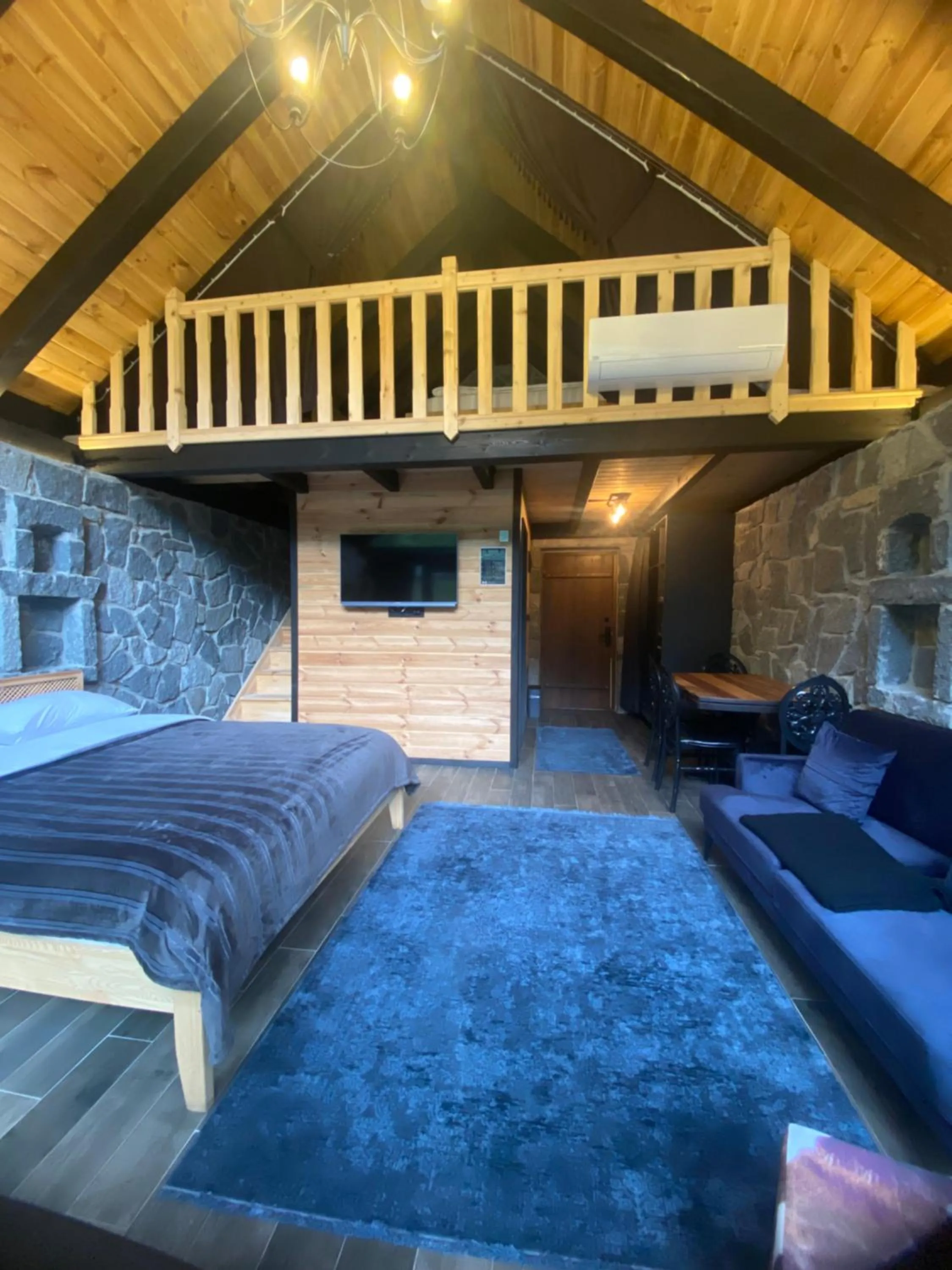 Photo of the whole room in AYDER VANAK STONE SUİTES