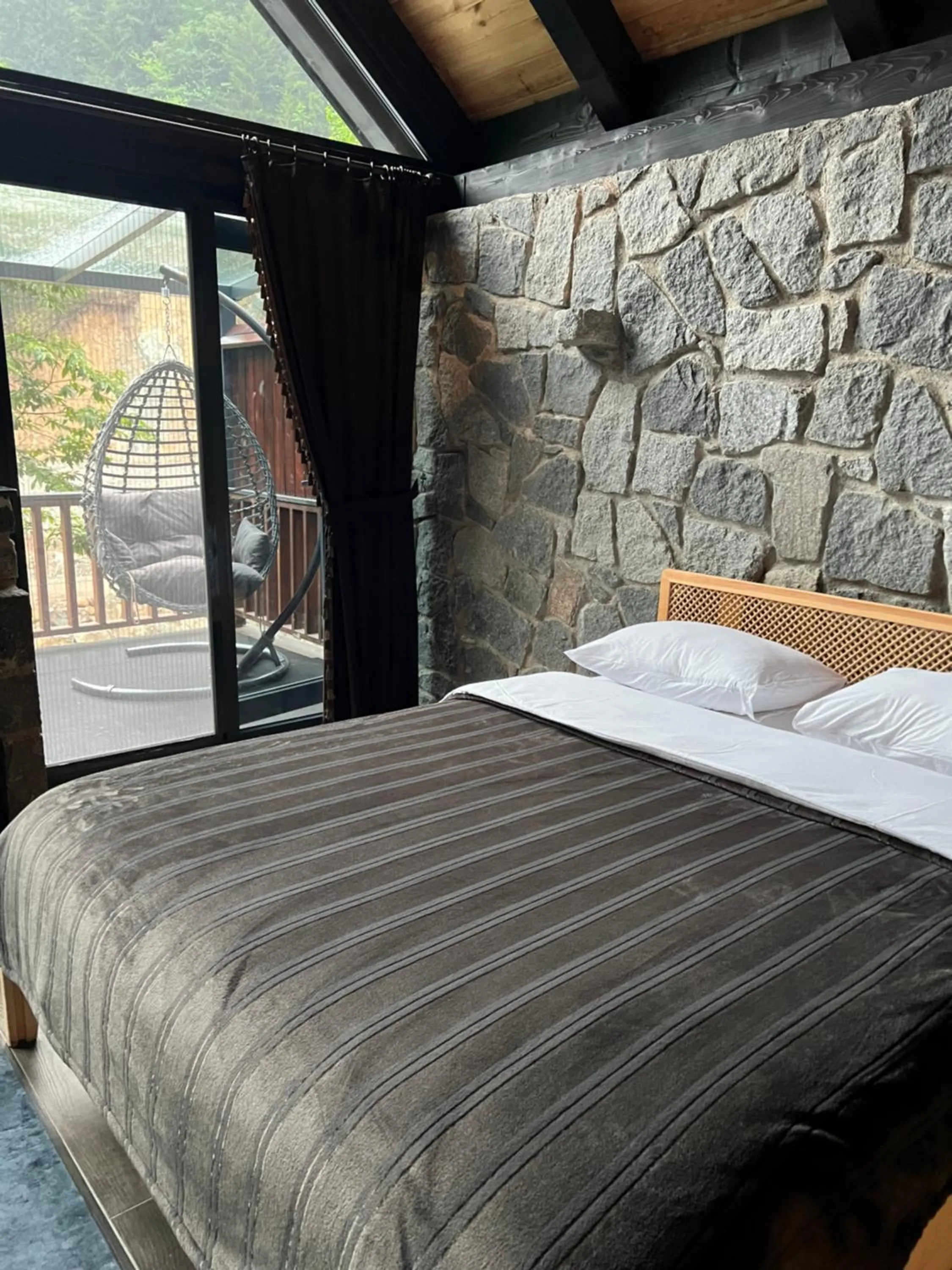 Bed in AYDER VANAK STONE SUİTES