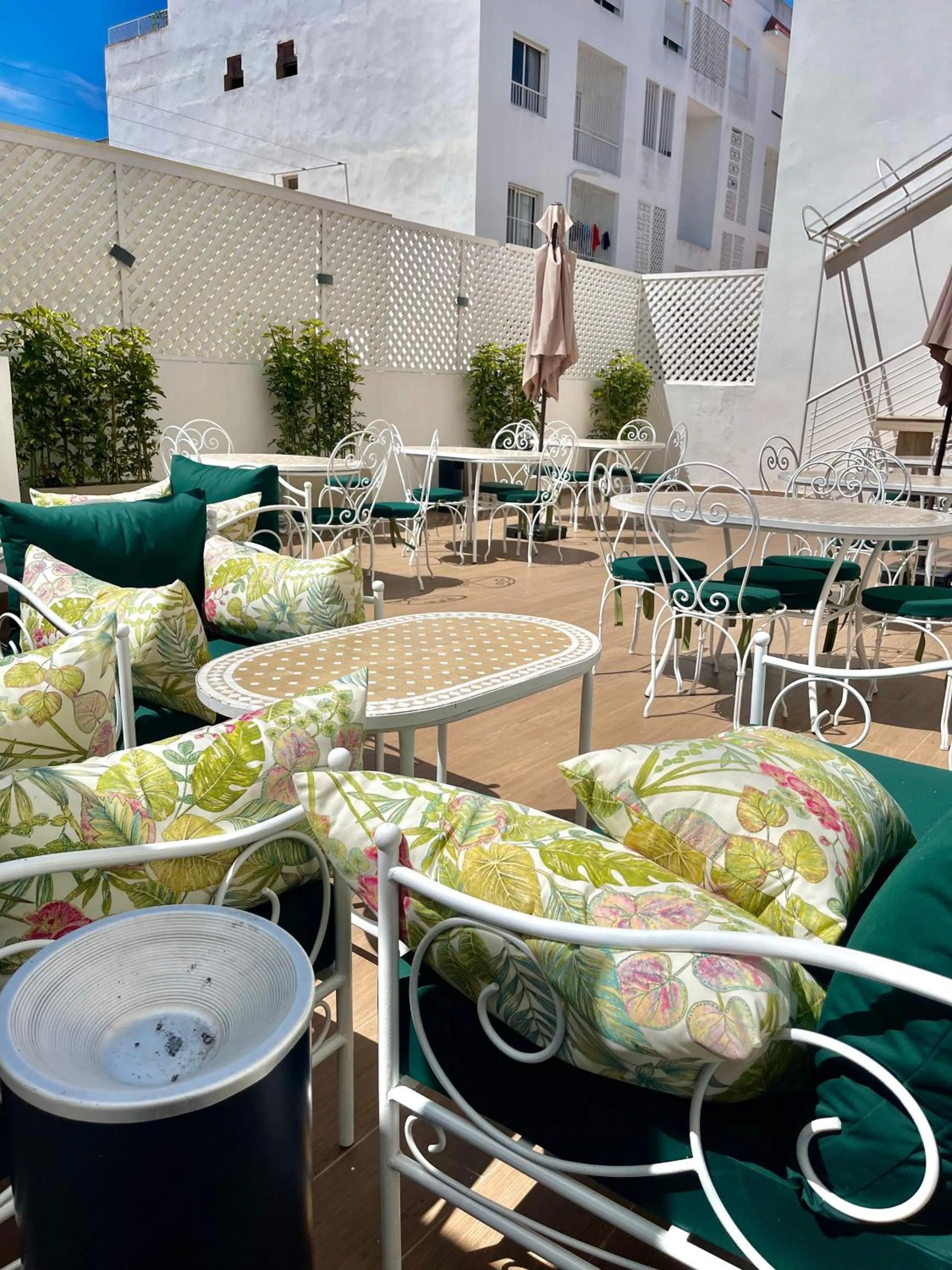 Patio in Le M Hôtel