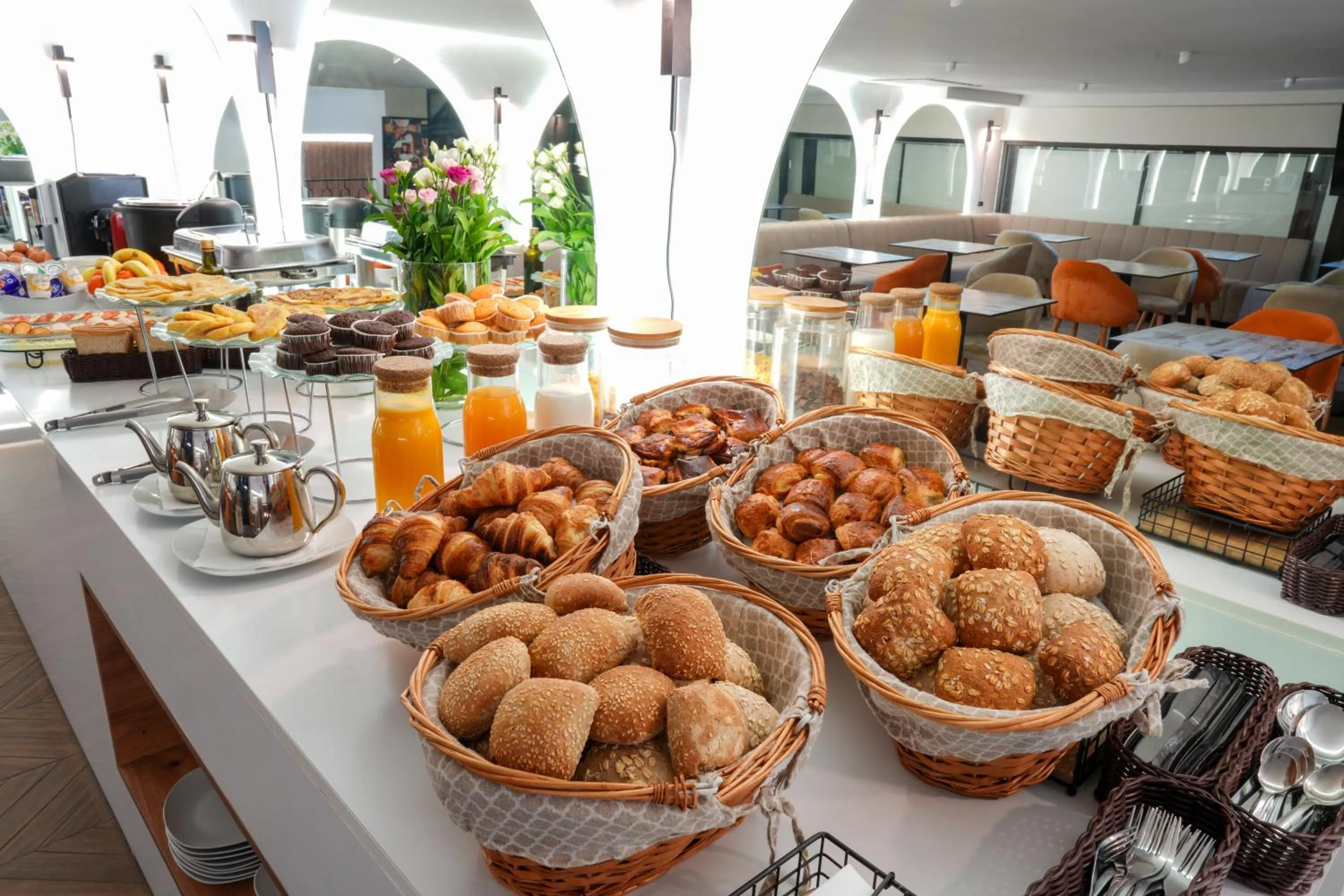 Food and drinks in Le M Hôtel