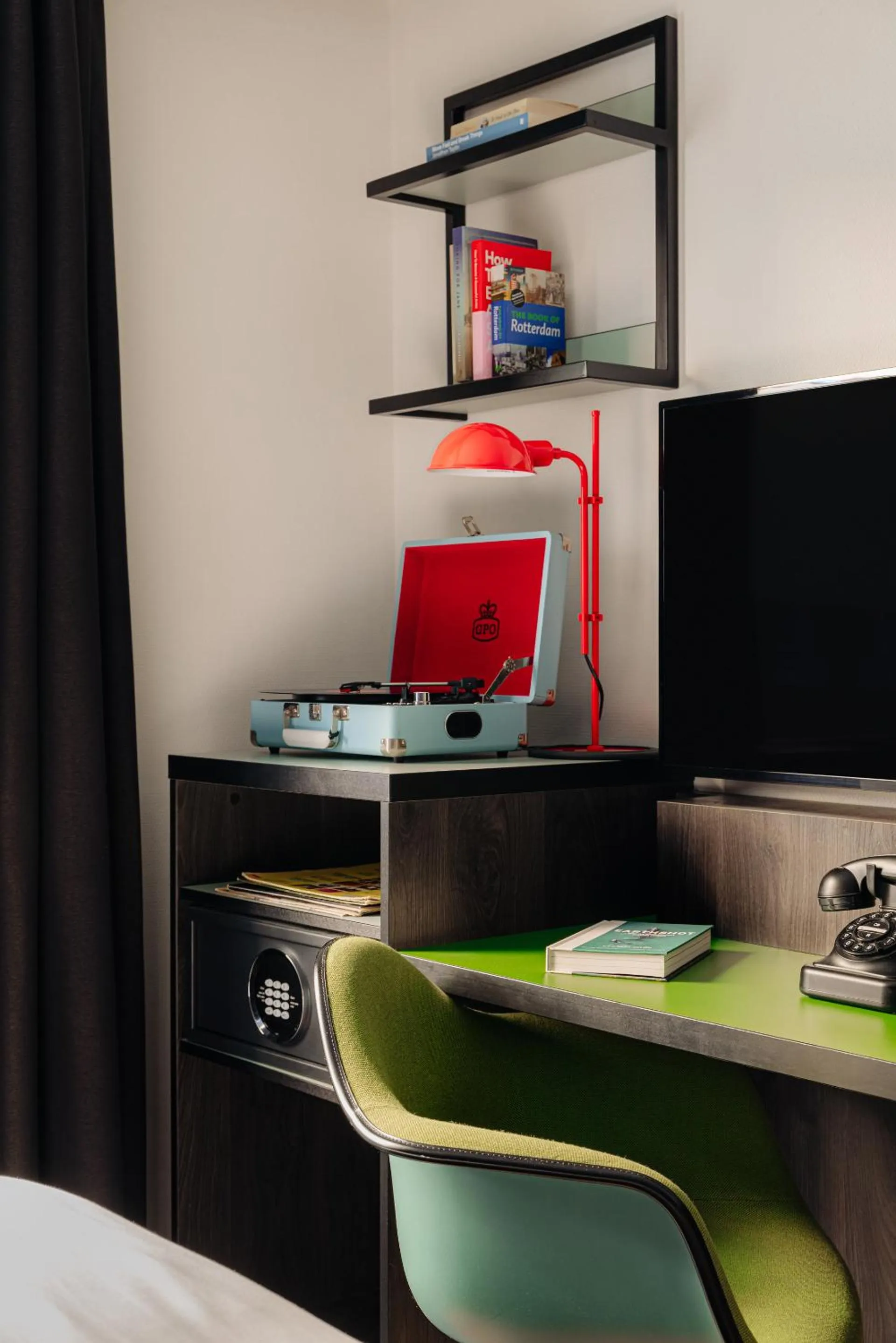 Bedroom in Leonardo Hotel Rotterdam Savoy