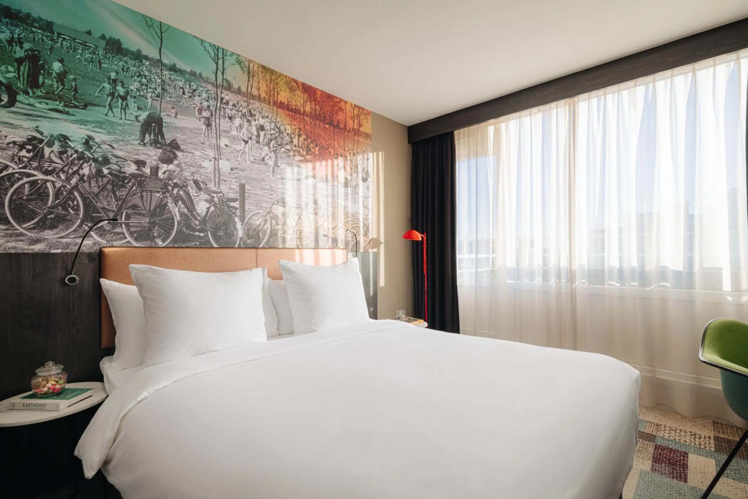 Bedroom, Bed in Leonardo Hotel Rotterdam Savoy