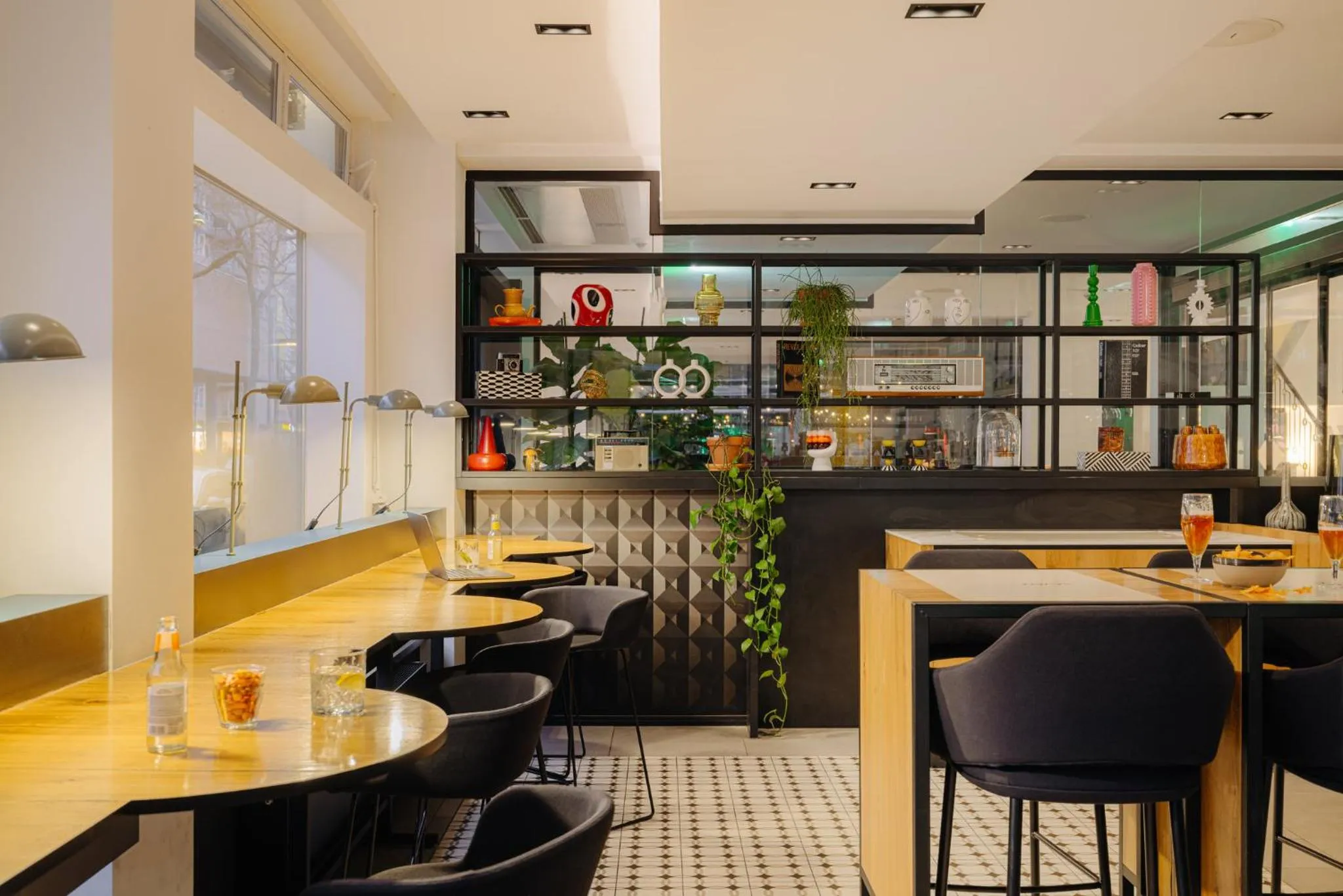 Lobby or reception in Leonardo Hotel Rotterdam Savoy