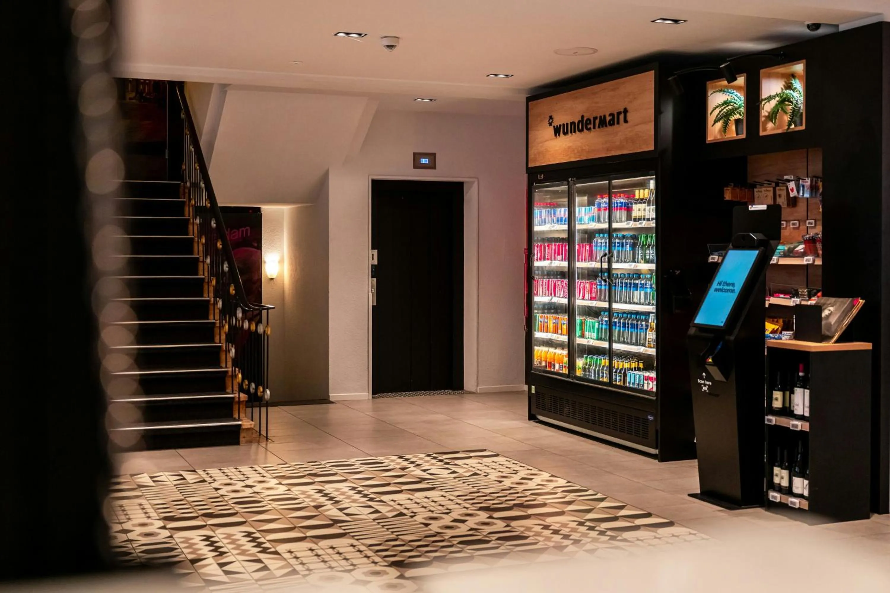 Lobby or reception in Leonardo Hotel Rotterdam Savoy