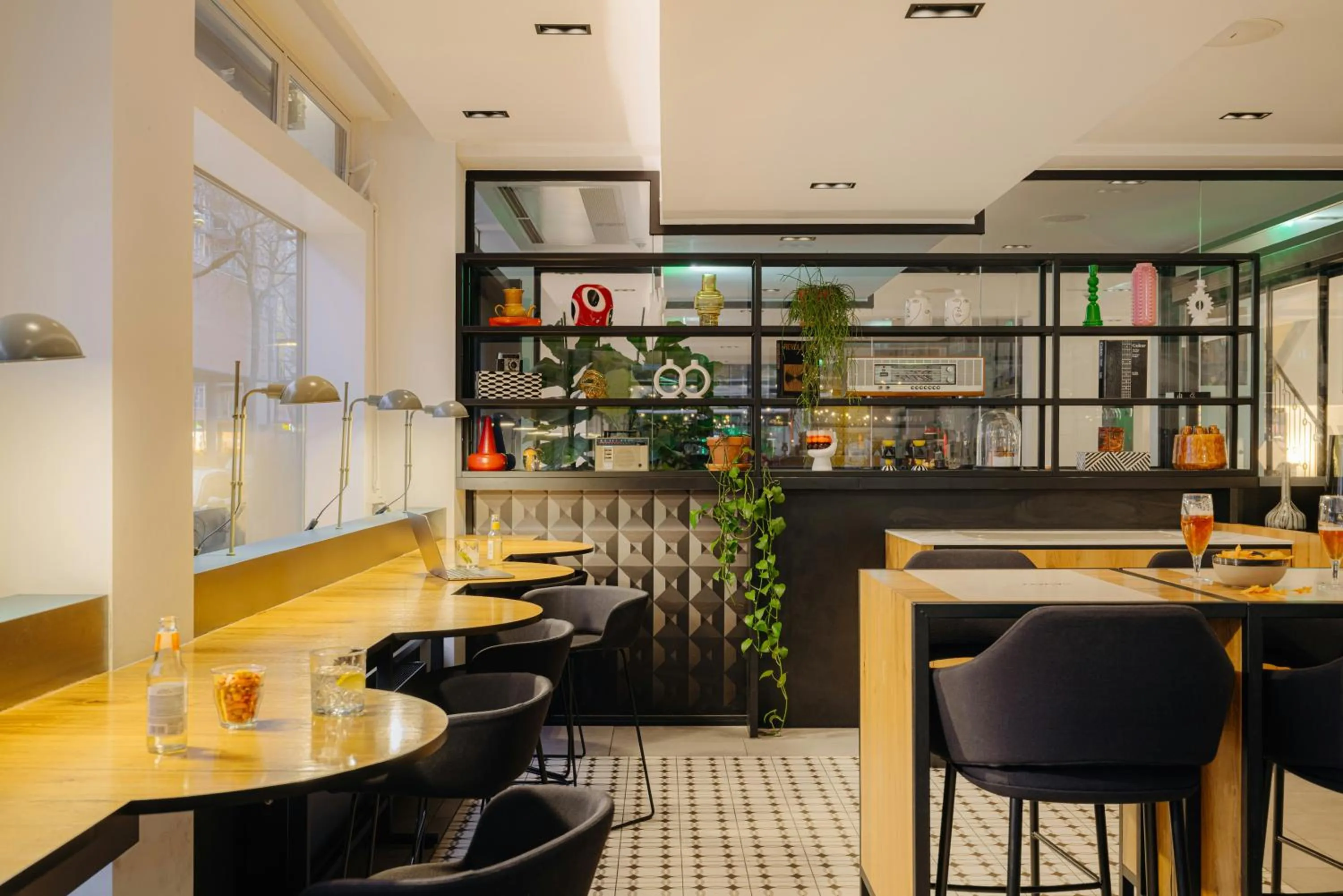 Lobby or reception in Leonardo Hotel Rotterdam Savoy