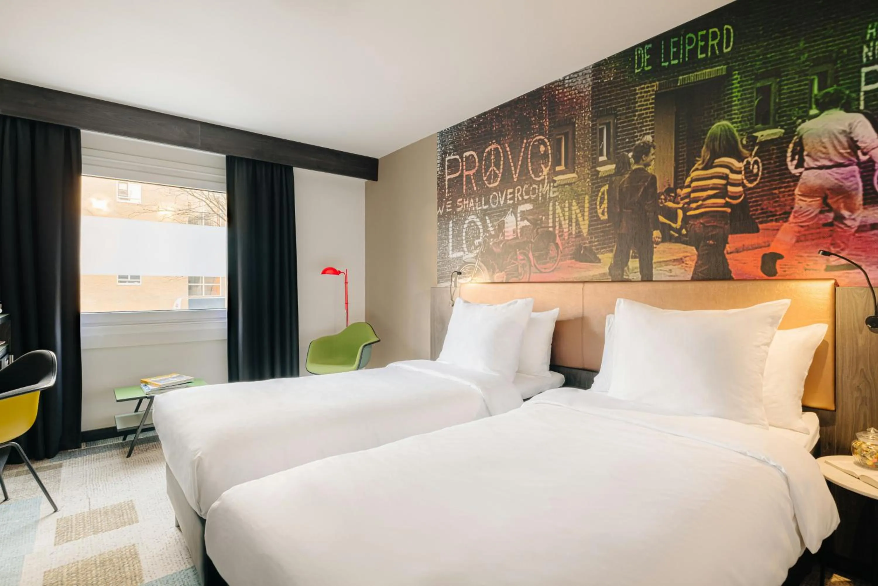 Photo of the whole room, Bed in Leonardo Hotel Rotterdam Savoy