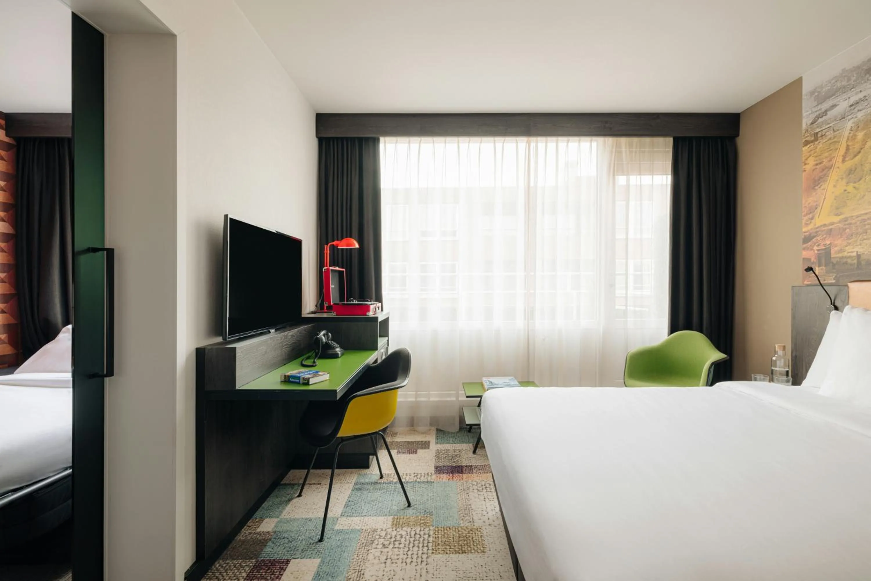 Nearby landmark, Bed in Leonardo Hotel Rotterdam Savoy