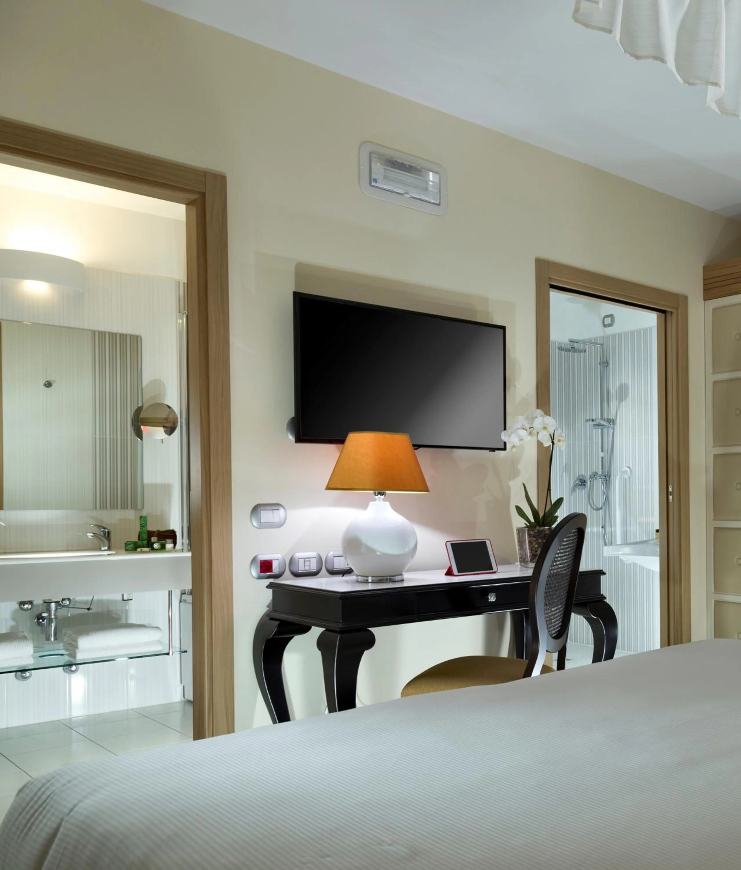 Decorative detail, Bed in Erbavoglio Hotel