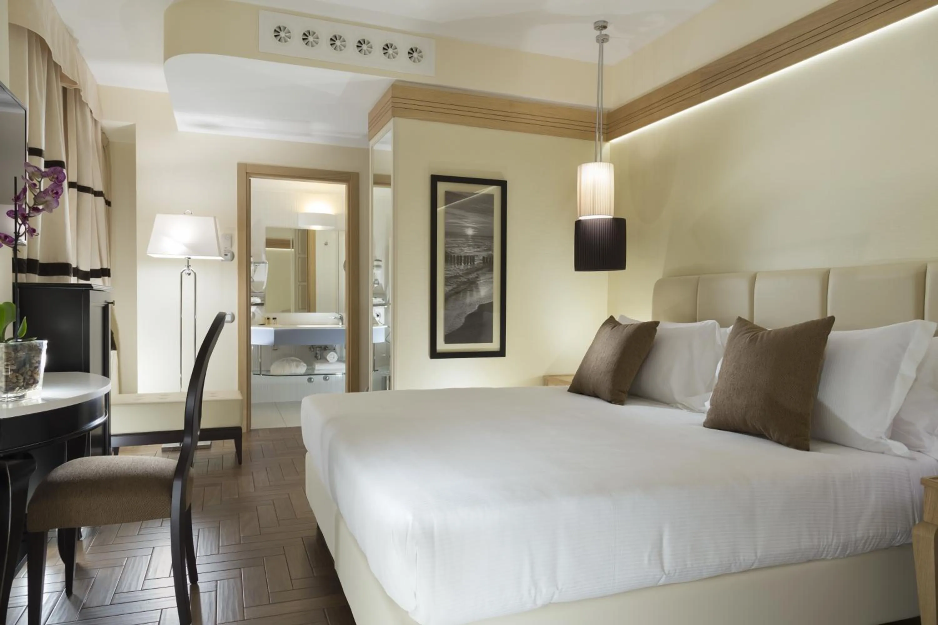 Photo of the whole room, Bed in Erbavoglio Hotel