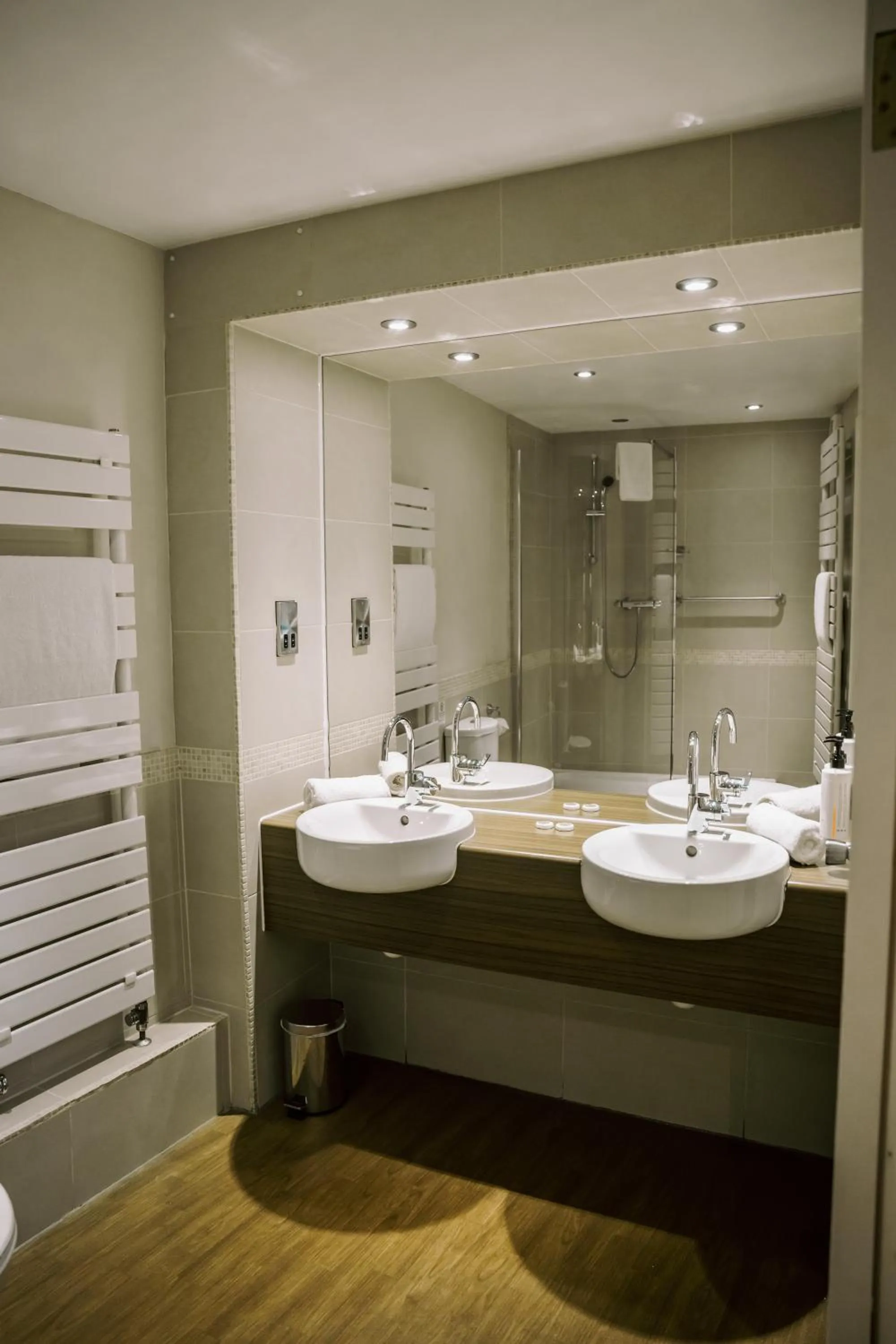 Bathroom in Allerdale Court Hotel