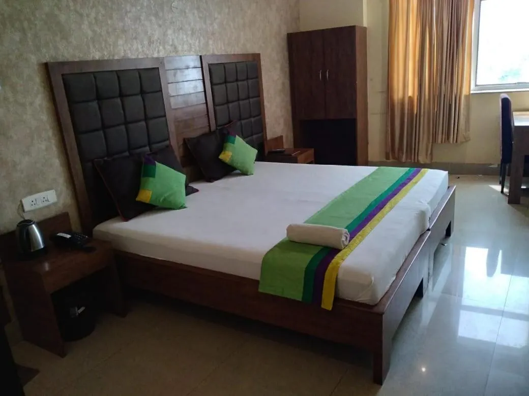 Bed in Parnil Palace