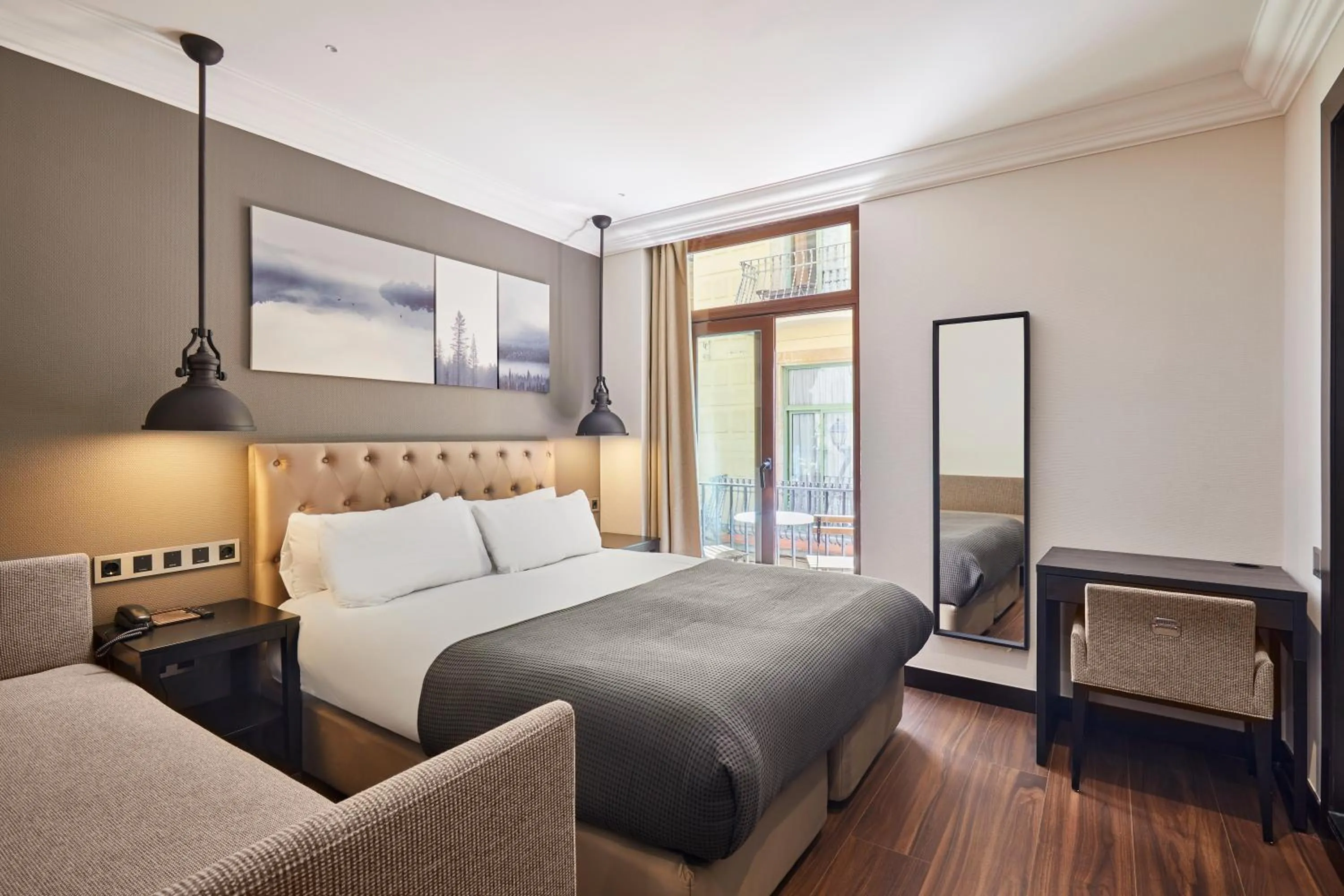 Balcony/Terrace, Bed in Hotel Cortes Rambla