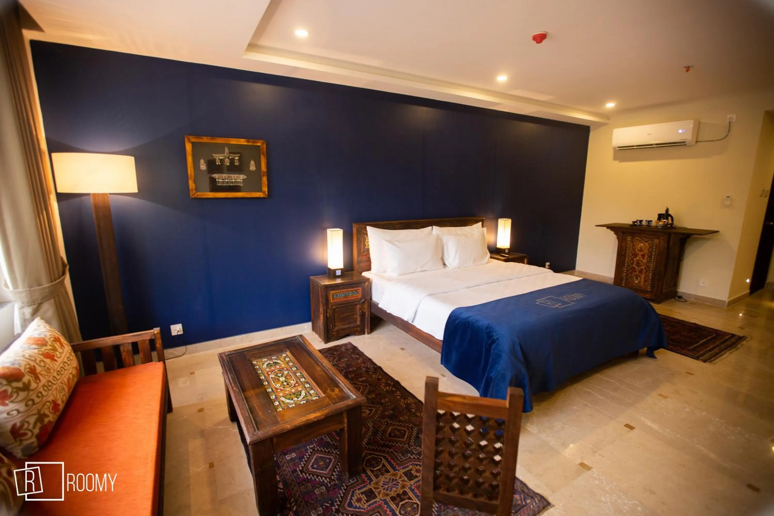 Bedroom, Bed in Roomy Signature Hotel, Islamabad