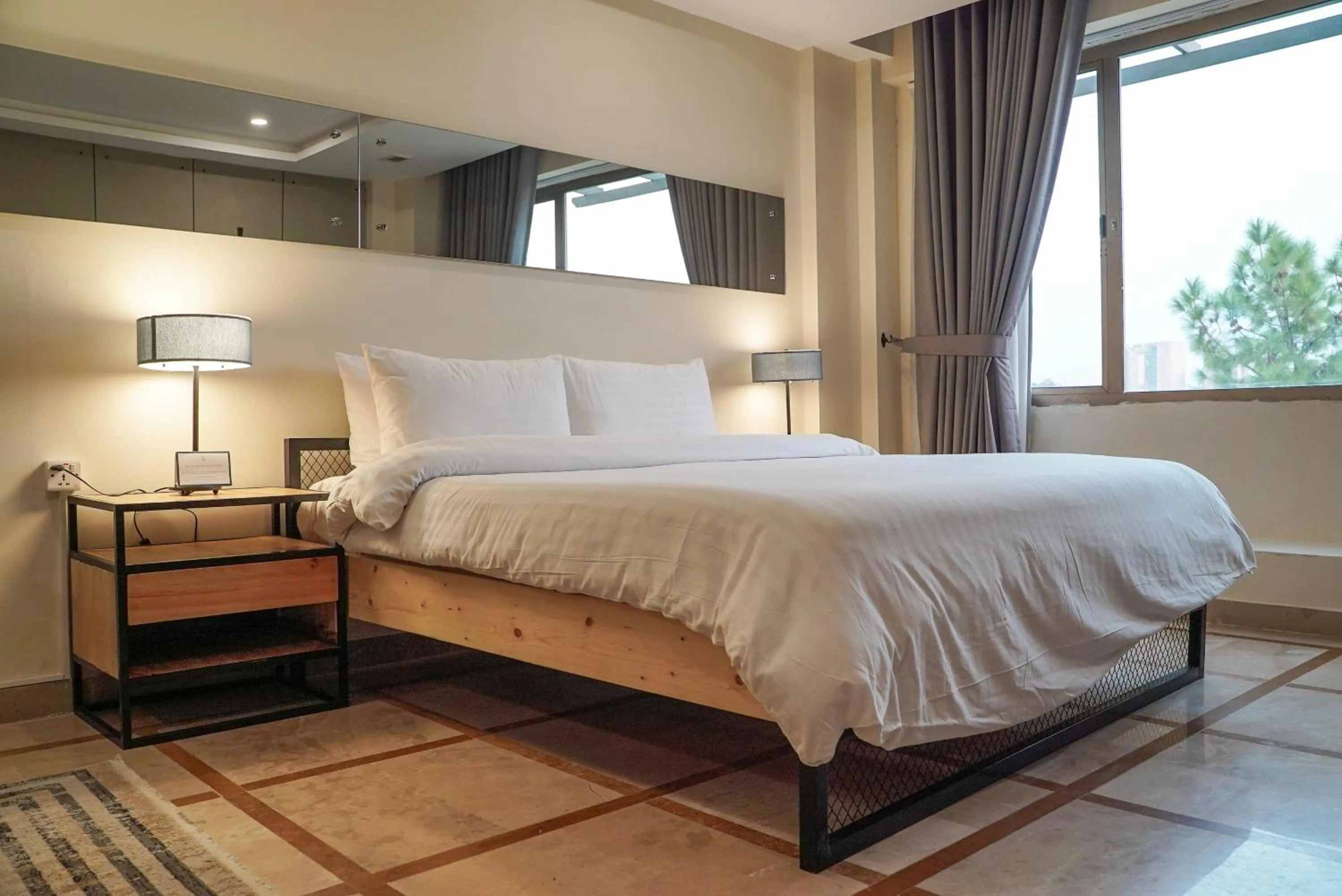 Bedroom, Bed in Roomy Signature Hotel, Islamabad