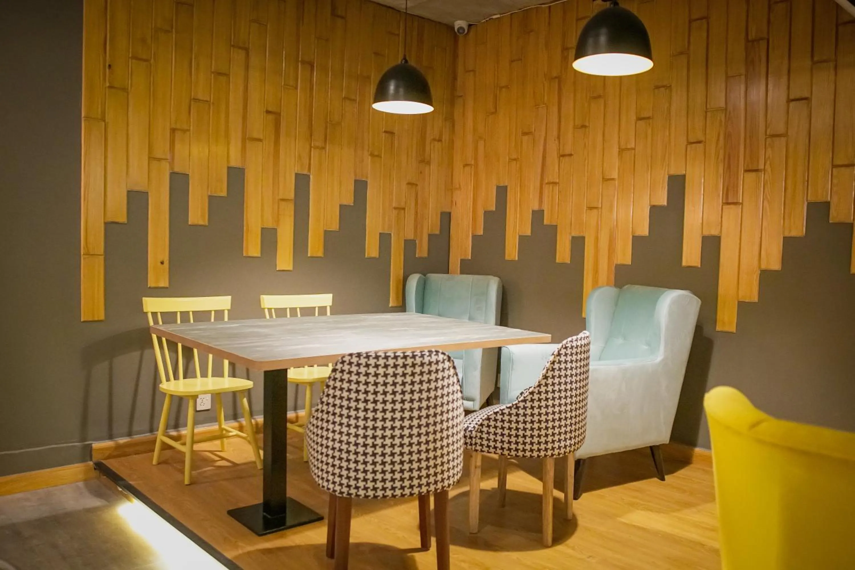 Restaurant/places to eat in Roomy Signature Hotel, Islamabad