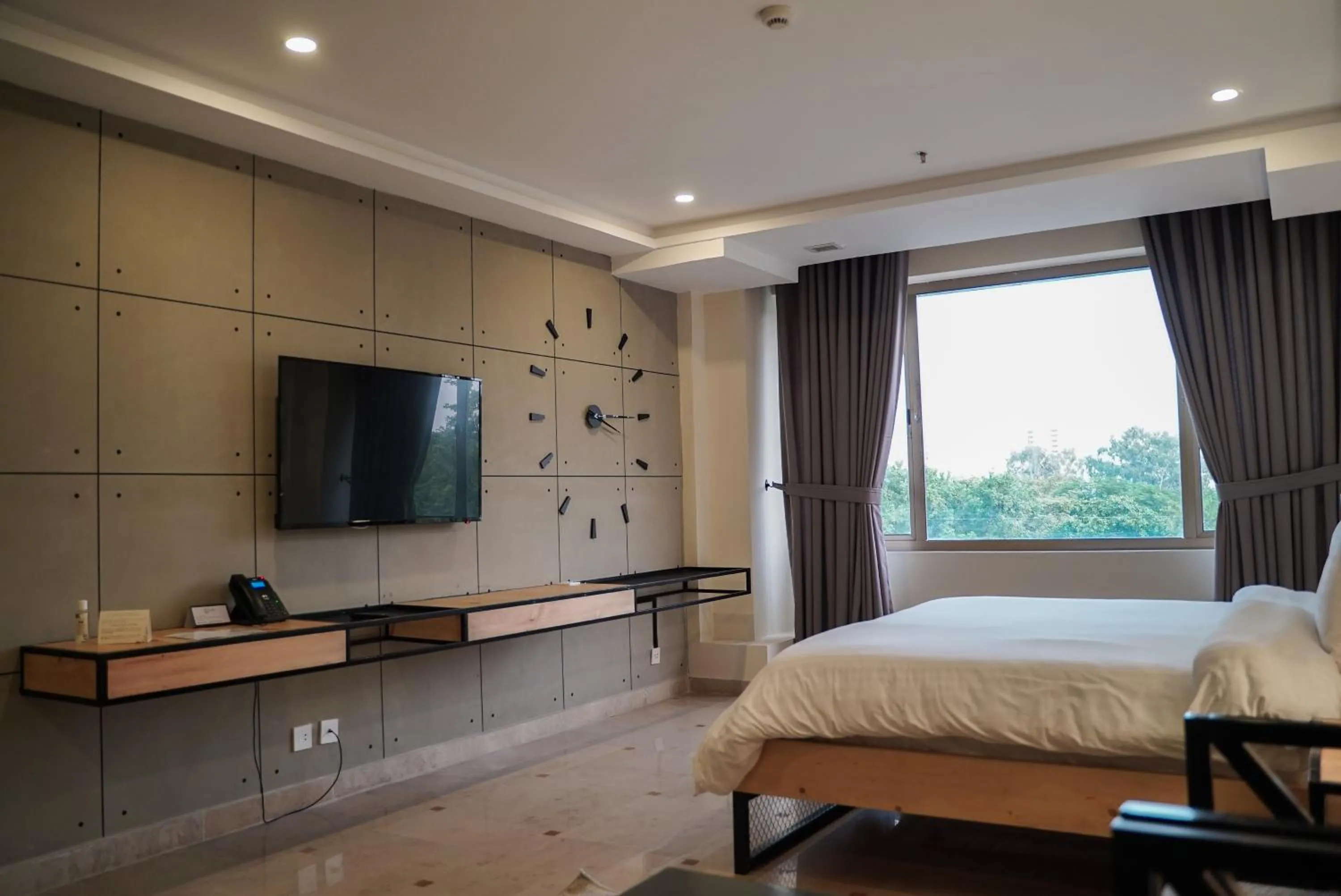 Bedroom, Bed in Roomy Signature Hotel, Islamabad