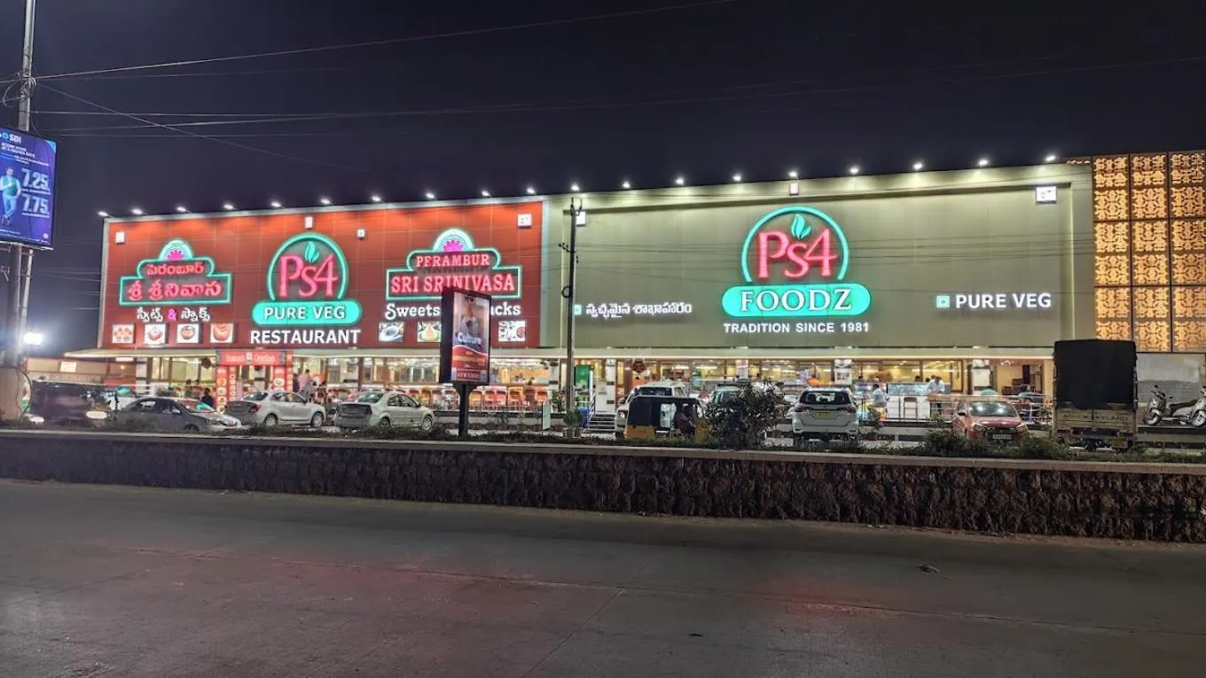 Restaurant/places to eat in Padma Homes Stay- Luxury Service Apartment 1BHK & 2BHK & 3BHK