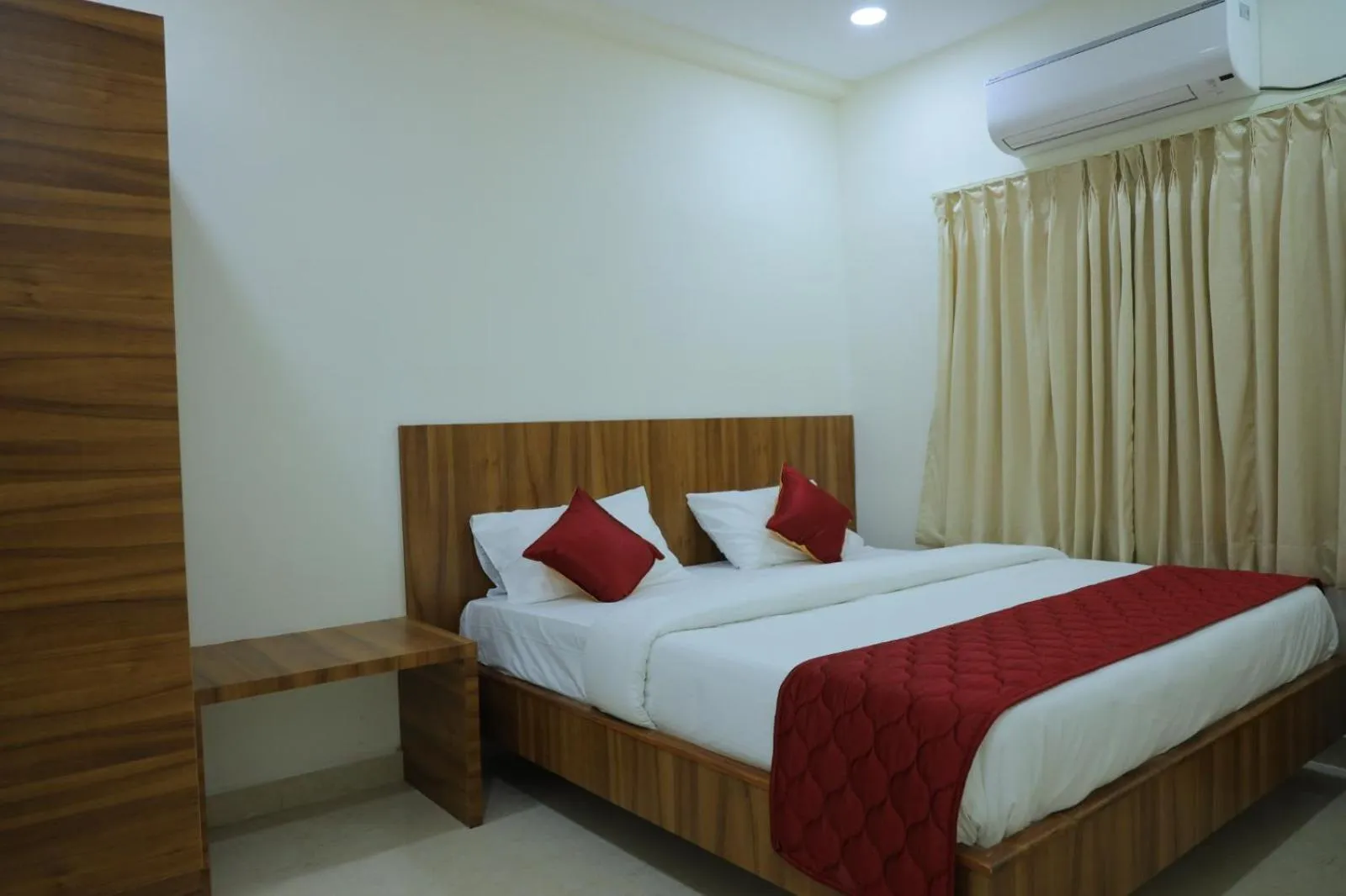 Bed in Padma Homes Stay- Luxury Service Apartment 1BHK & 2BHK & 3BHK