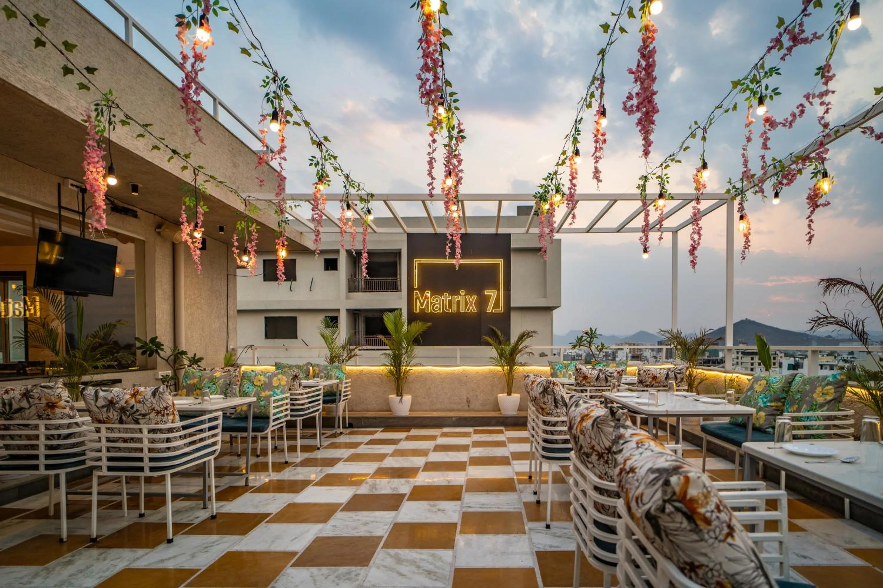 Restaurant/places to eat in RABBIT RATNAM -By Udaipur Hotels