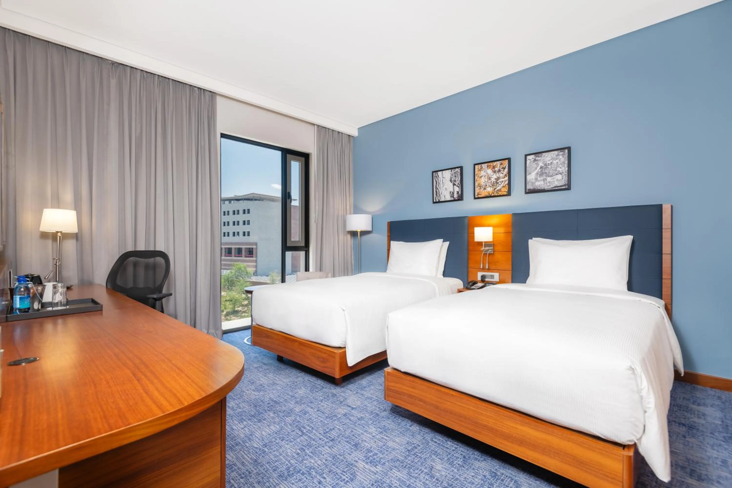 Swimming pool, Bed in Hilton Garden Inn Windhoek