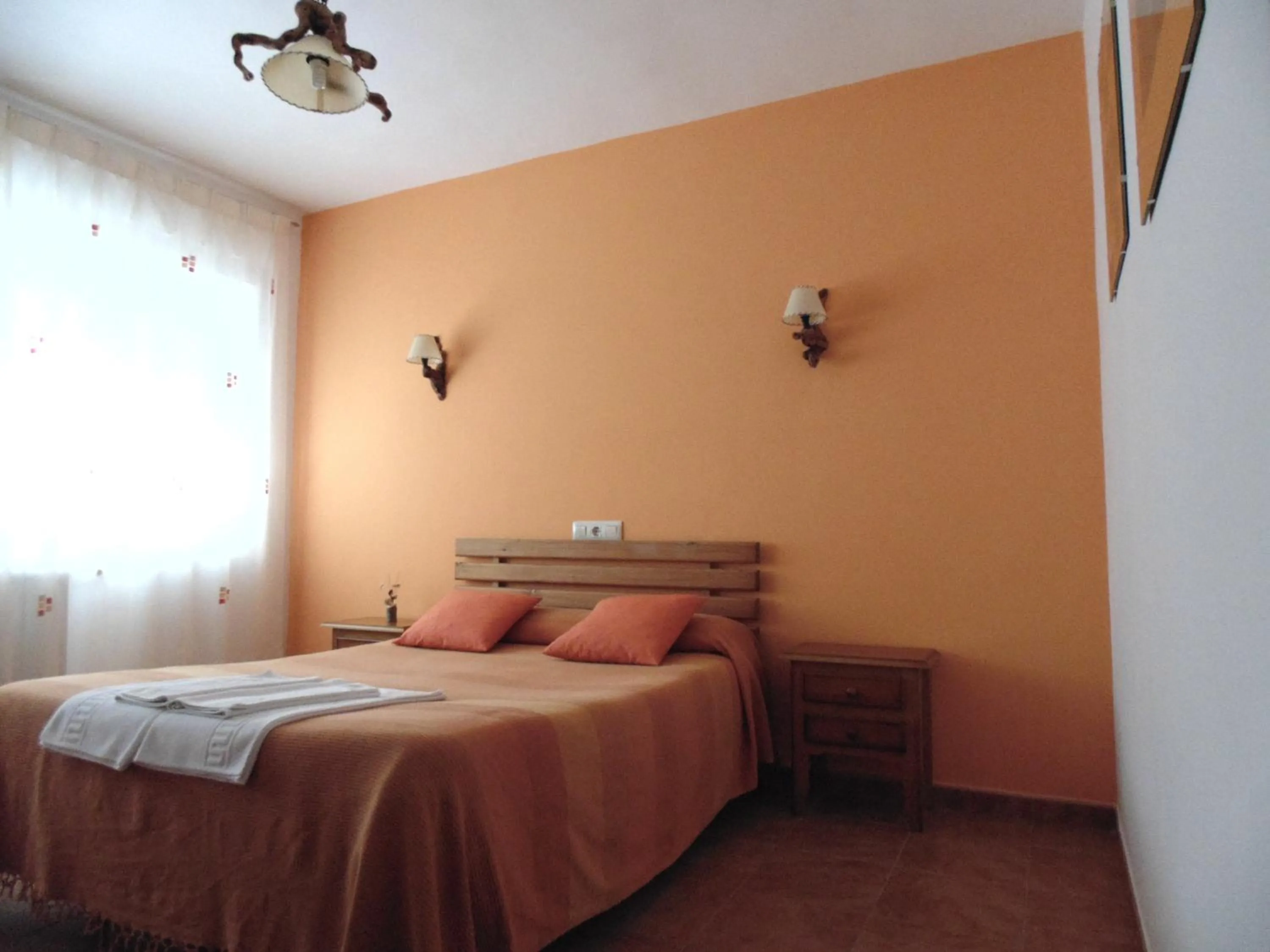 Bedroom, Bed in Hostal Río Mundo