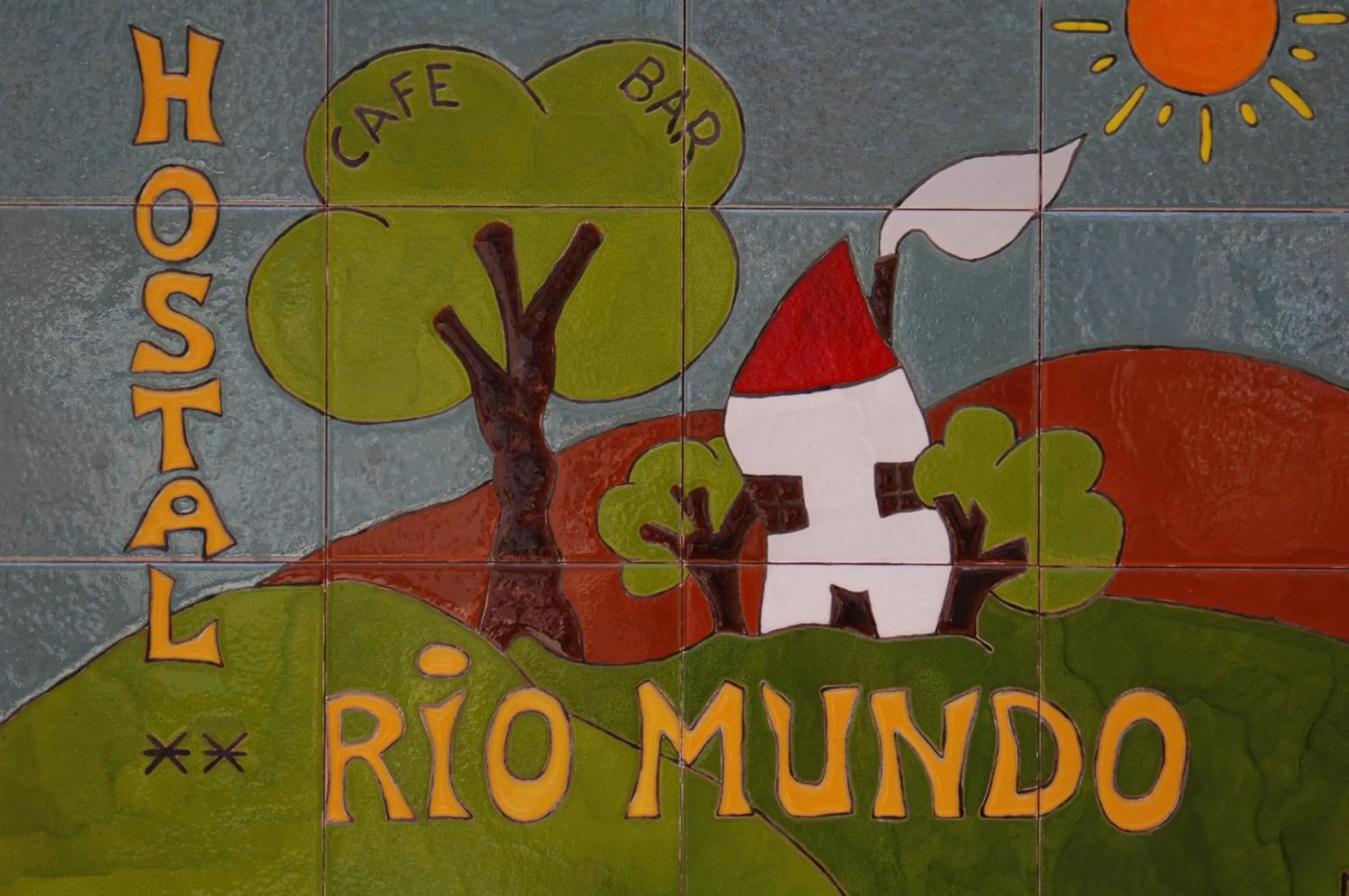 Facade/entrance in Hostal Río Mundo