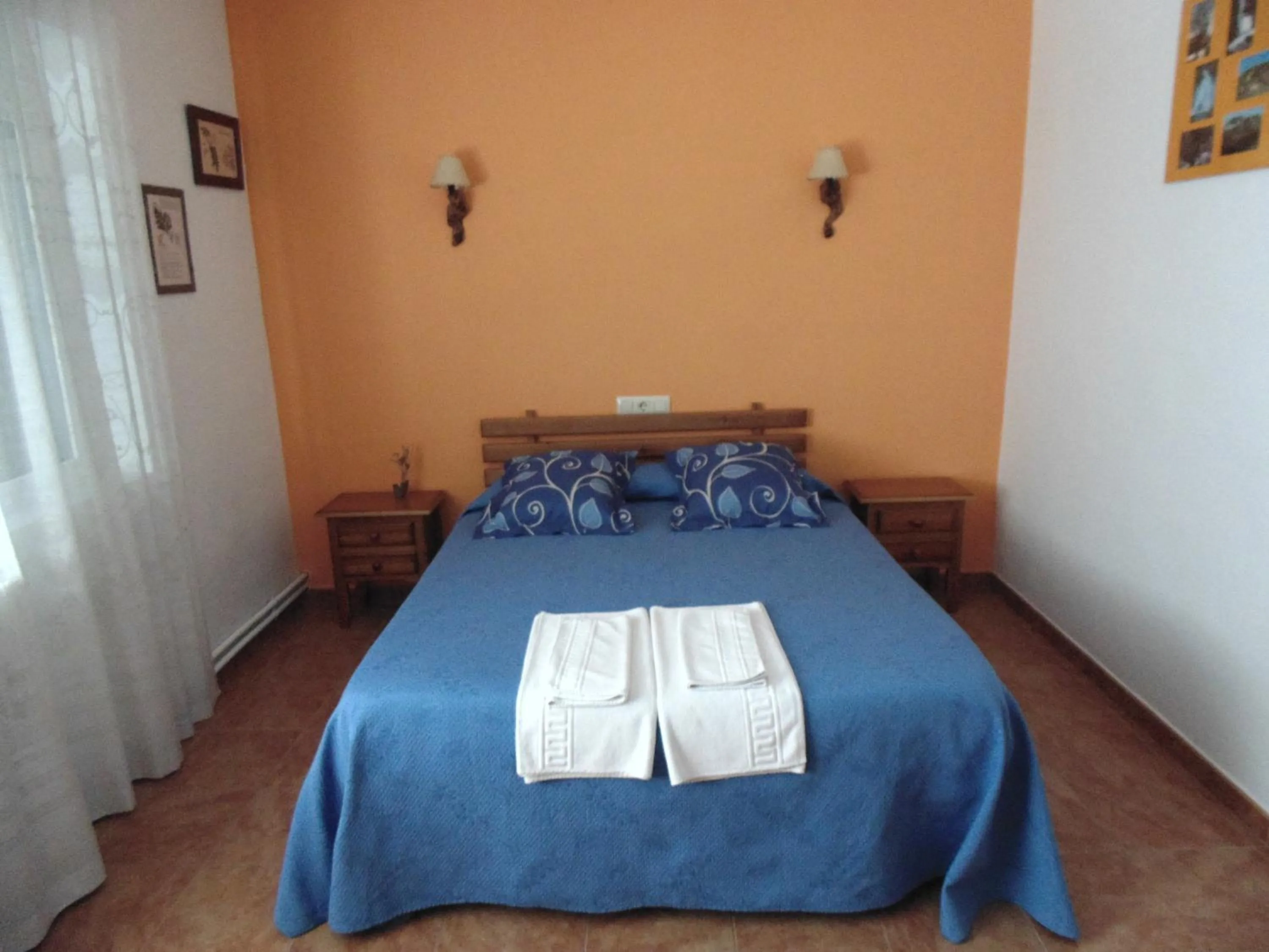 Bedroom, Bed in Hostal Río Mundo