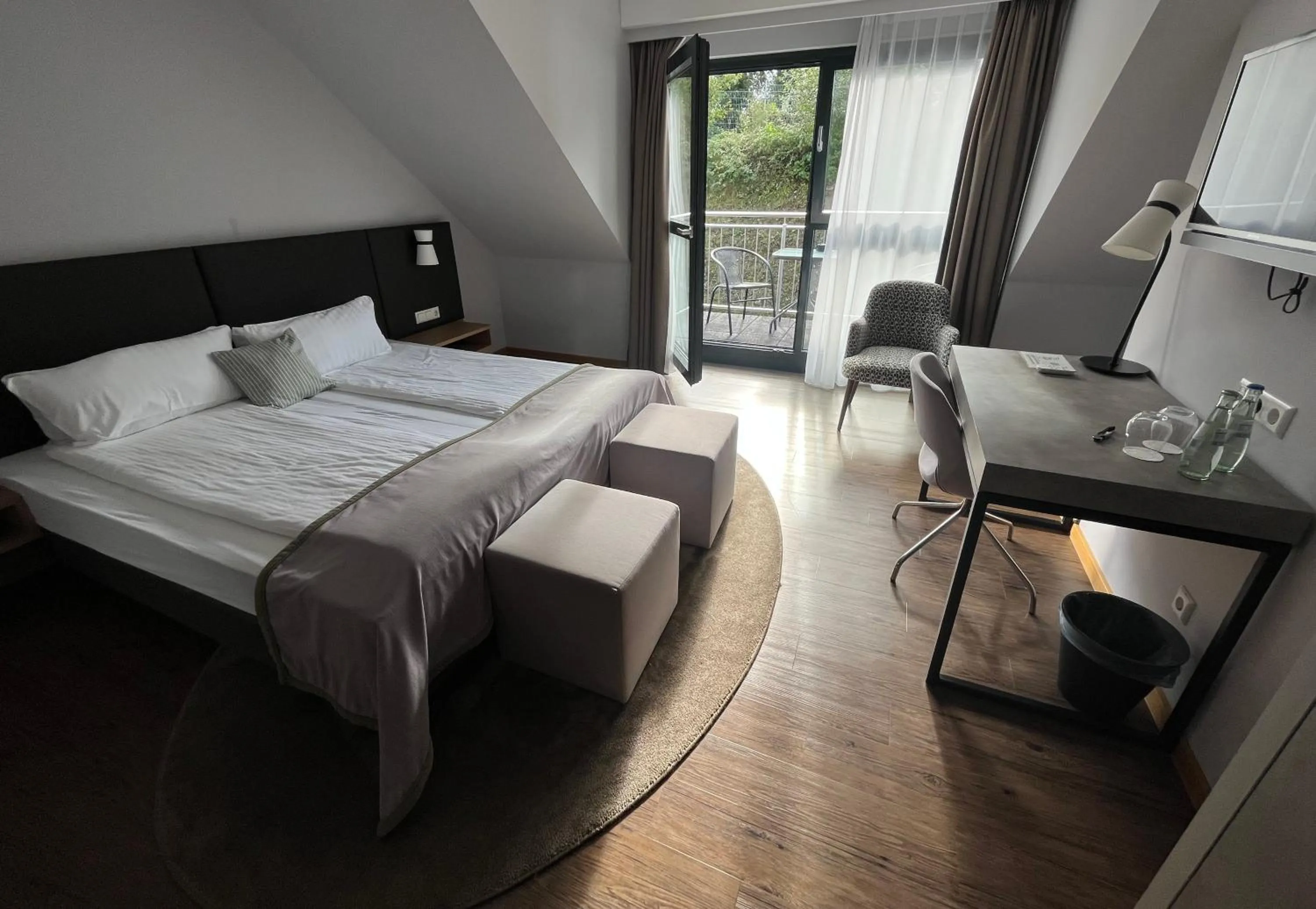 Balcony/Terrace, Bed in Hotel am Markt