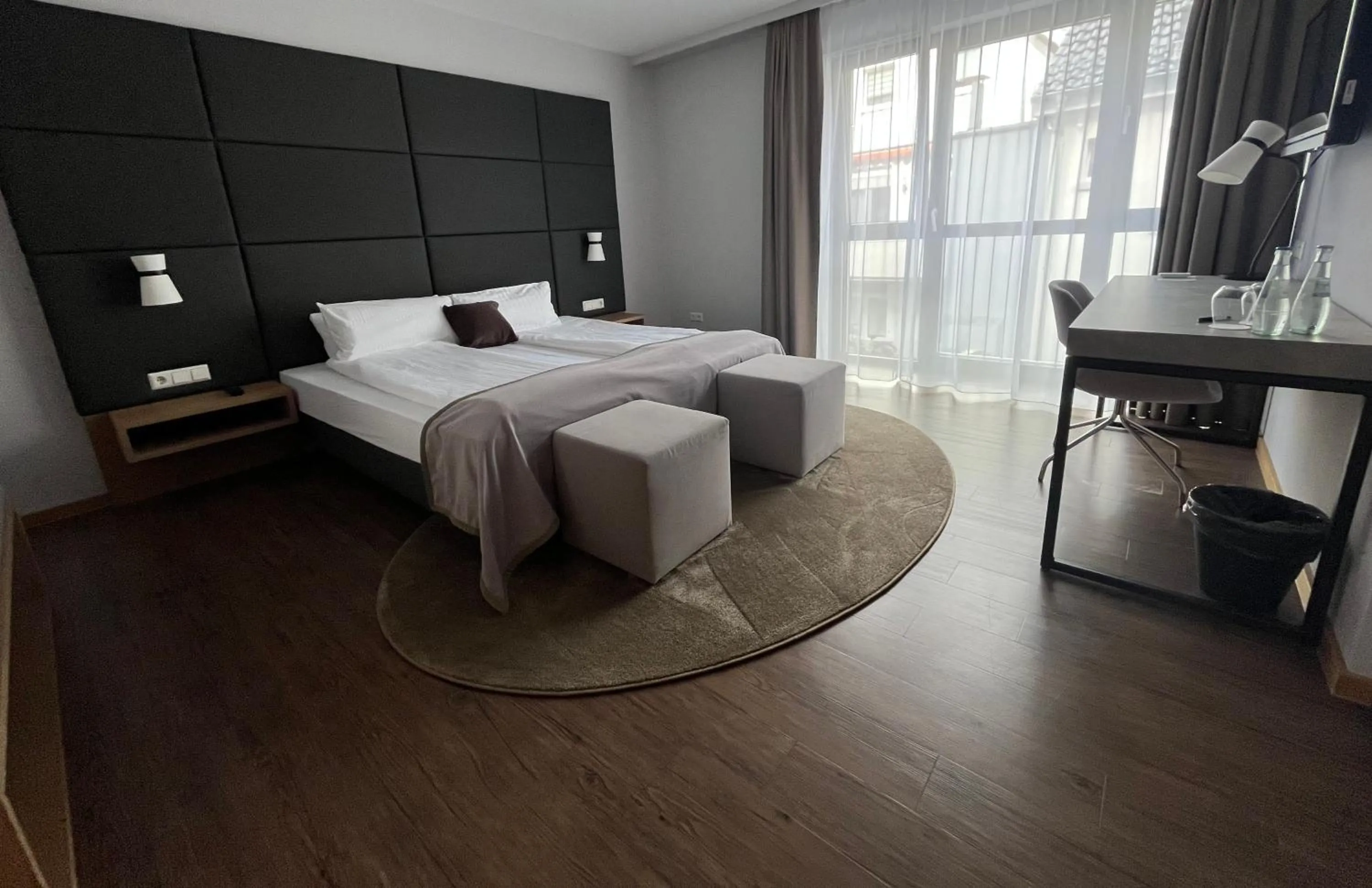 Bedroom, Bed in Hotel am Markt