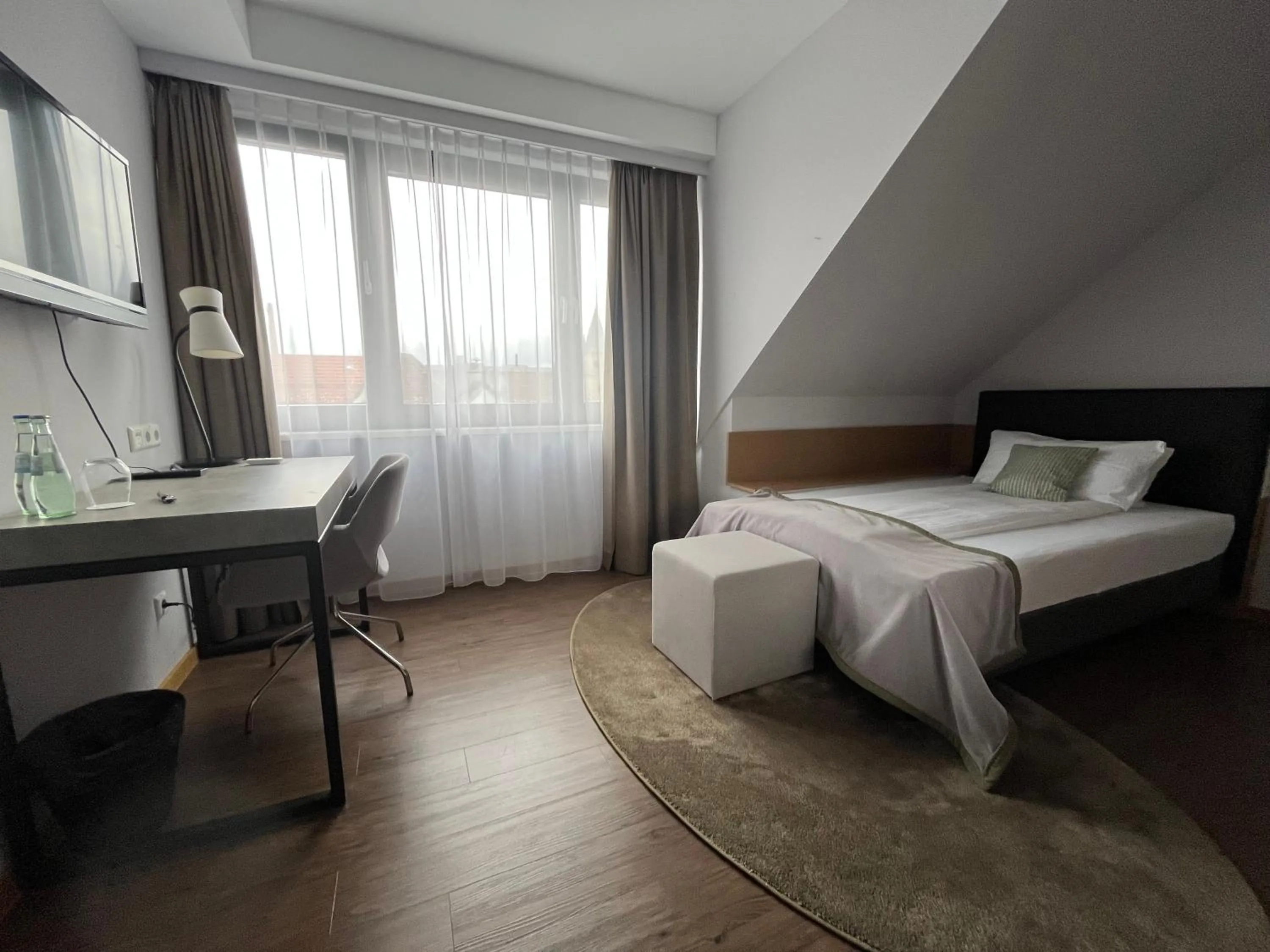 Bedroom, Bed in Hotel am Markt