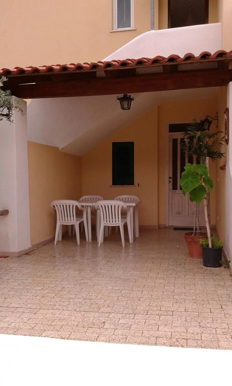 Patio in Villa Olivia Residence Ischia - Monolocali e Bilocali nel Verde con Piscine e Vista Mare