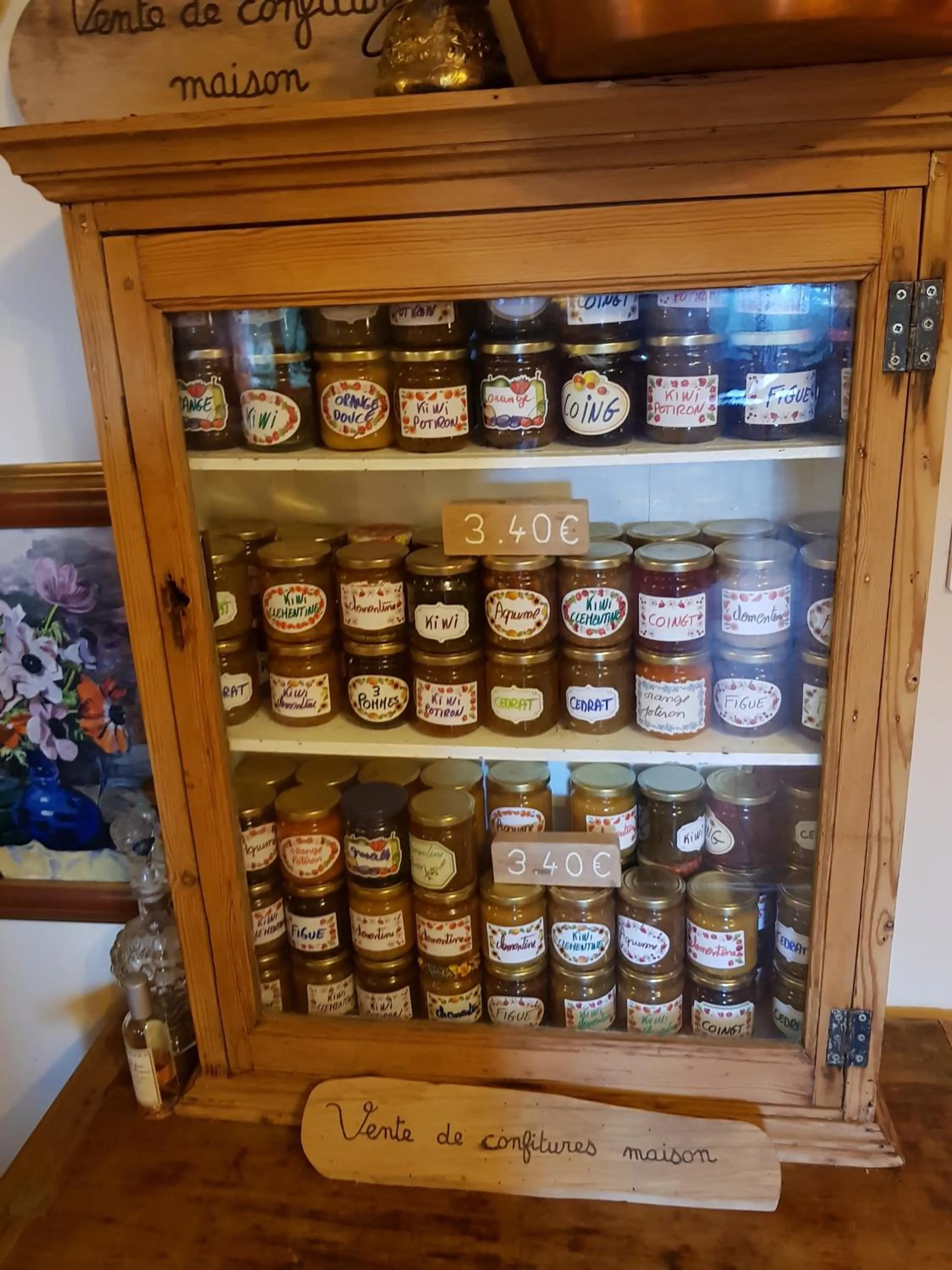 Food and drinks in Chambre d'Hôte "Chez Antoinette et Charles"