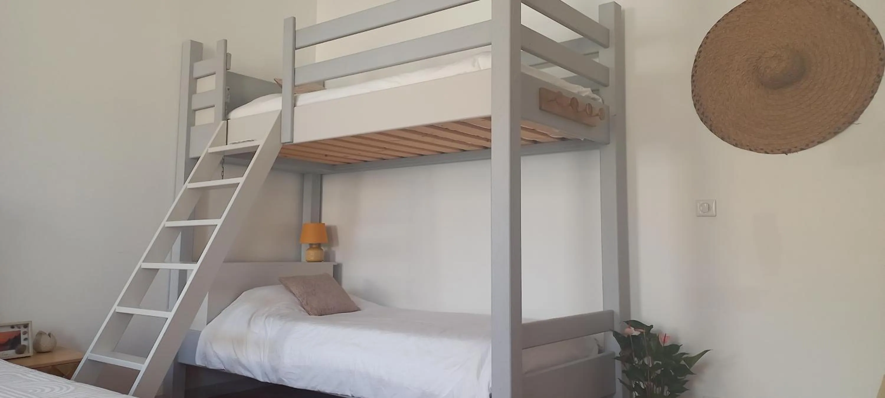 bunk bed, Bed in La maison de Malaurie