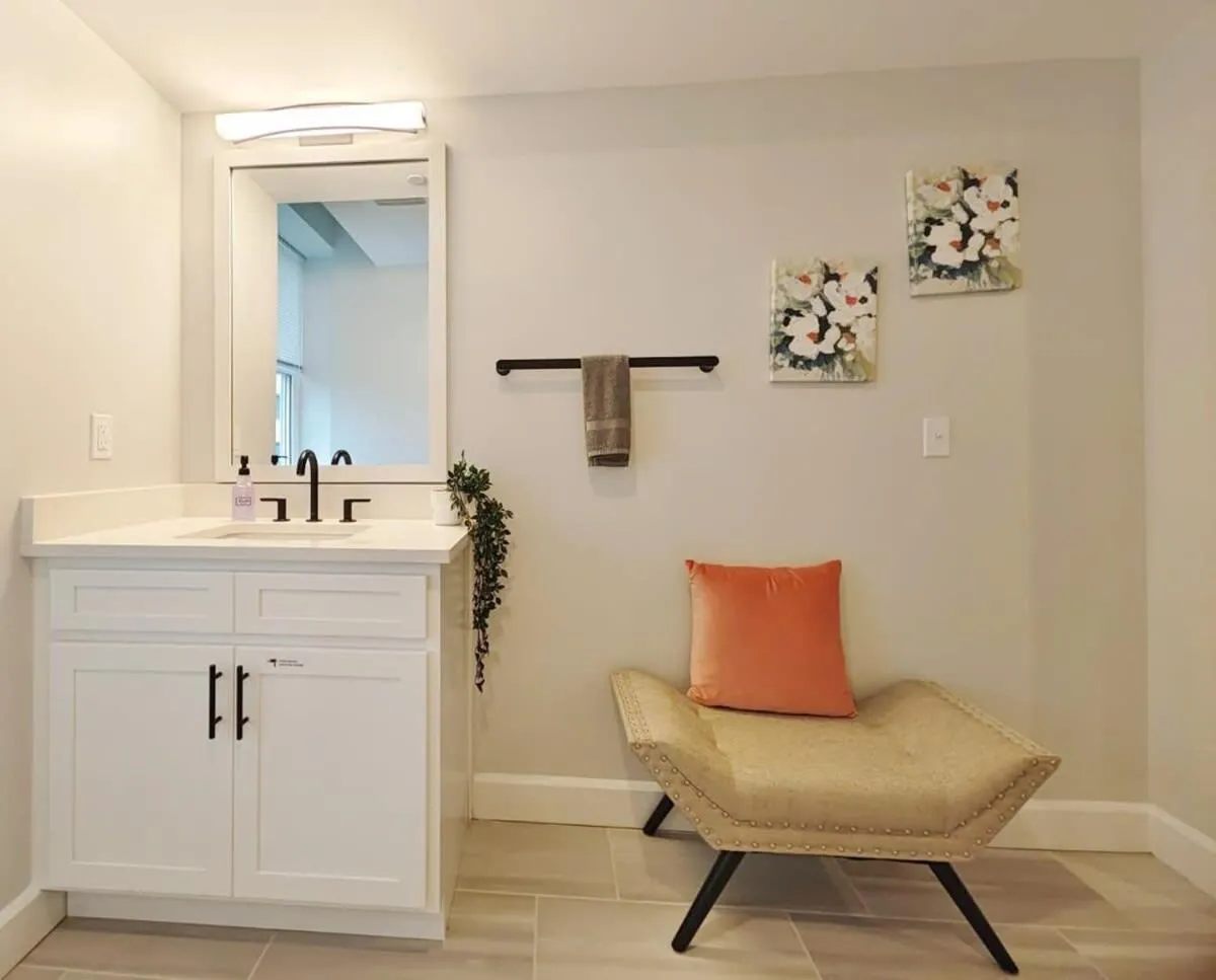 Fun Cozy Apts - 1 25 Mile Walk to TIAA Bnk Fld