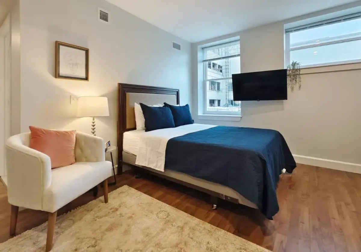 Fun Cozy Apts - 1 25 Mile Walk to TIAA Bnk Fld Fun Cozy Apts - 1 25 Mile Walk to TIAA Bnk Fld