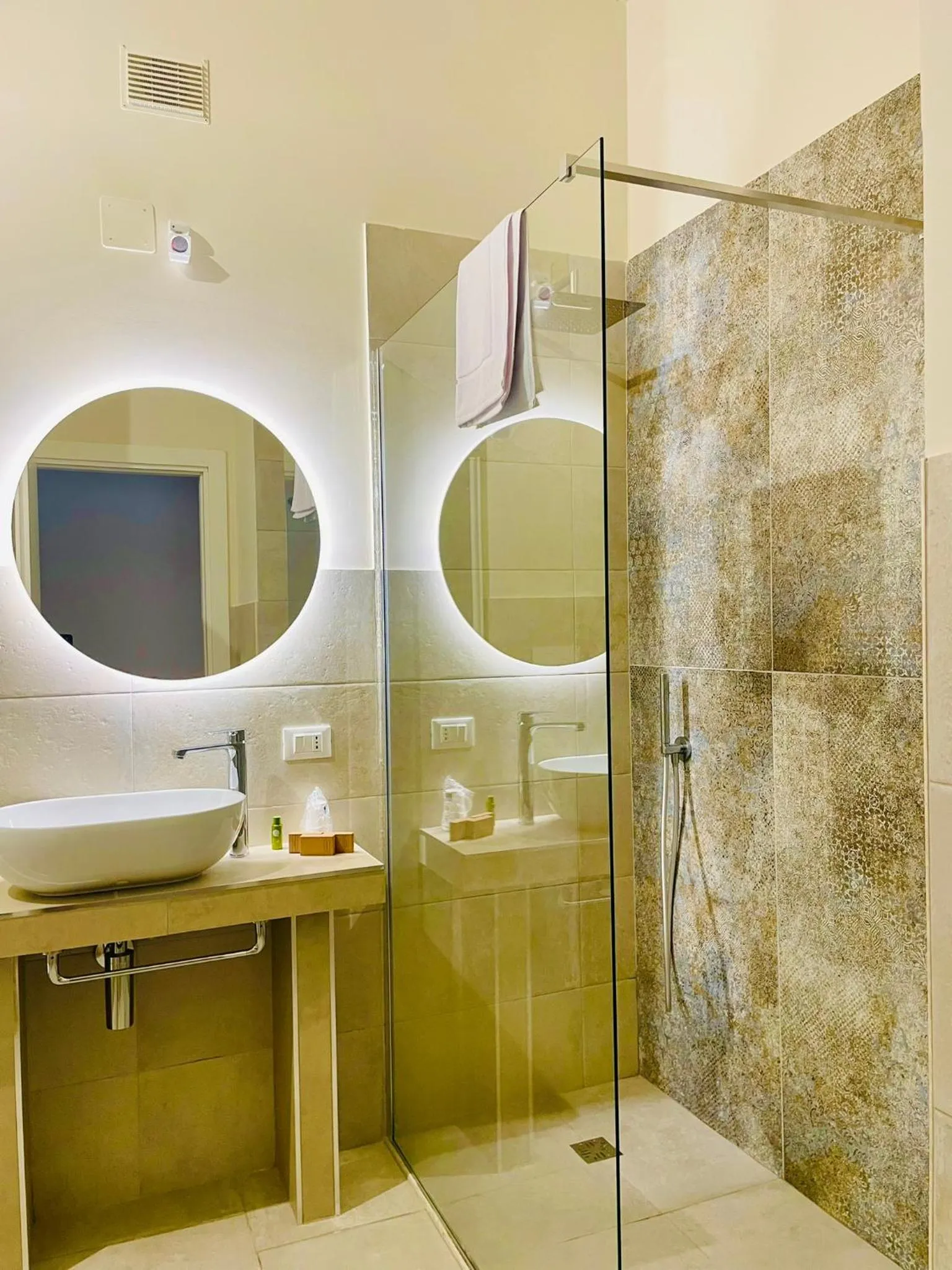 Shower in Palazzo Matà Boutique Hotel