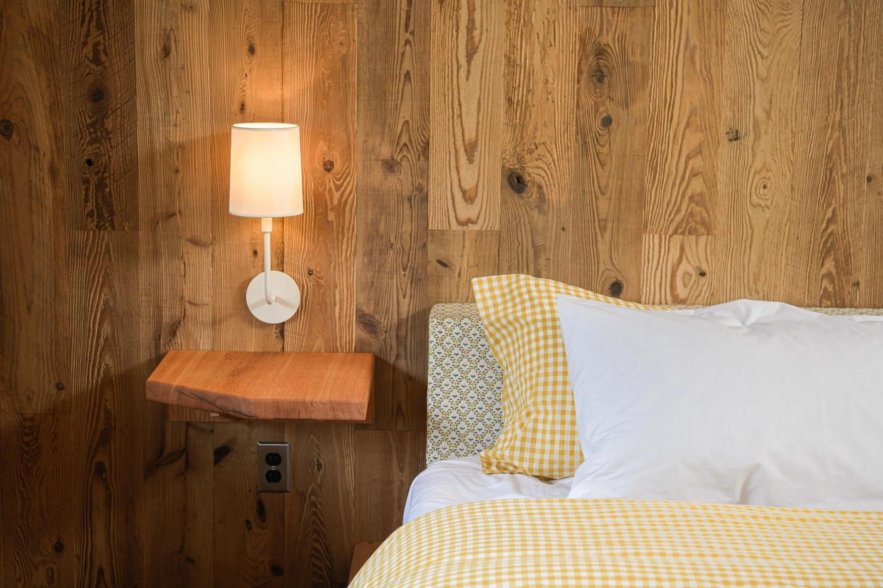 Bed in Little Cat Lodge