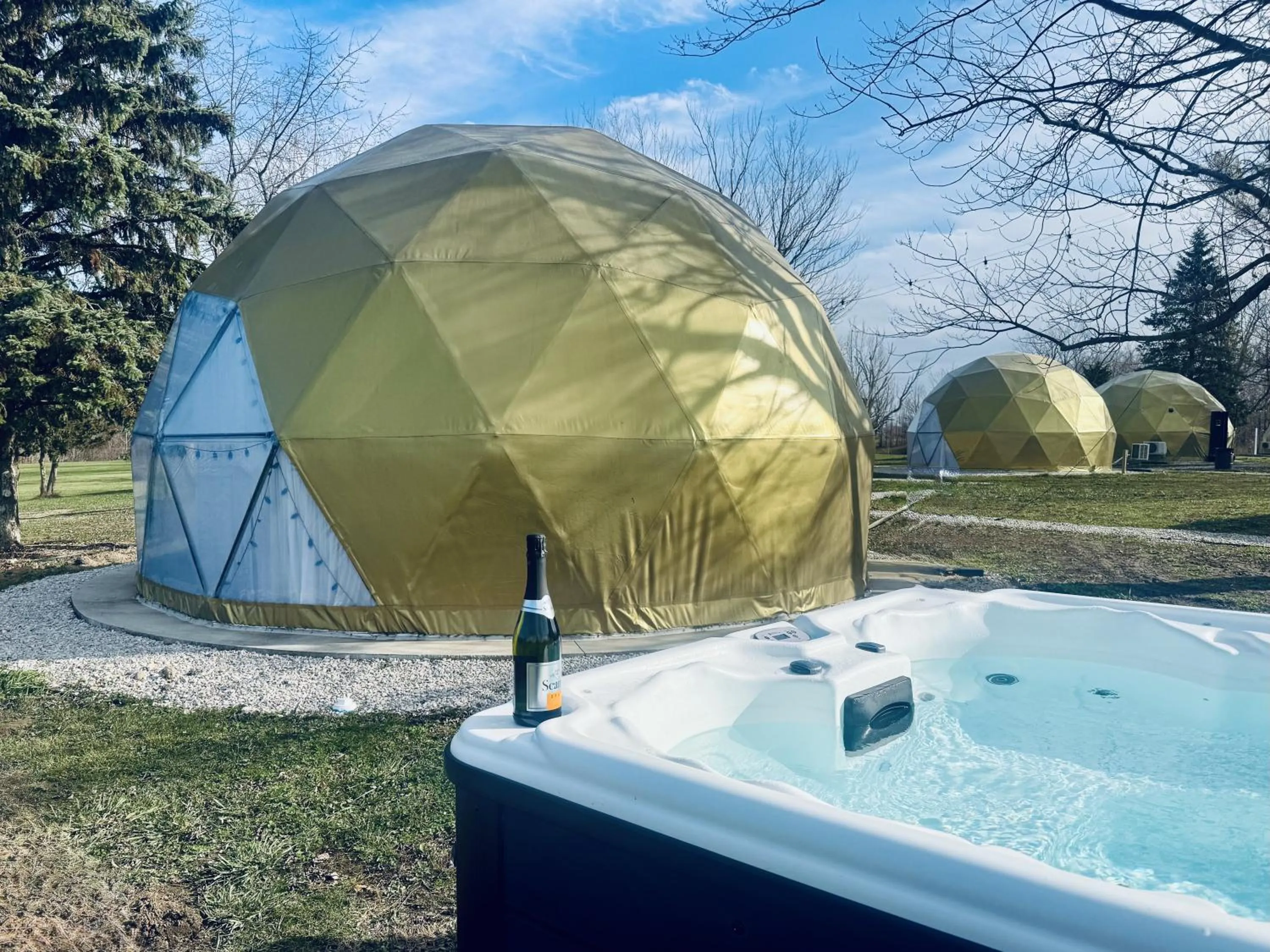 Hot Tub in DayDreamer Domes