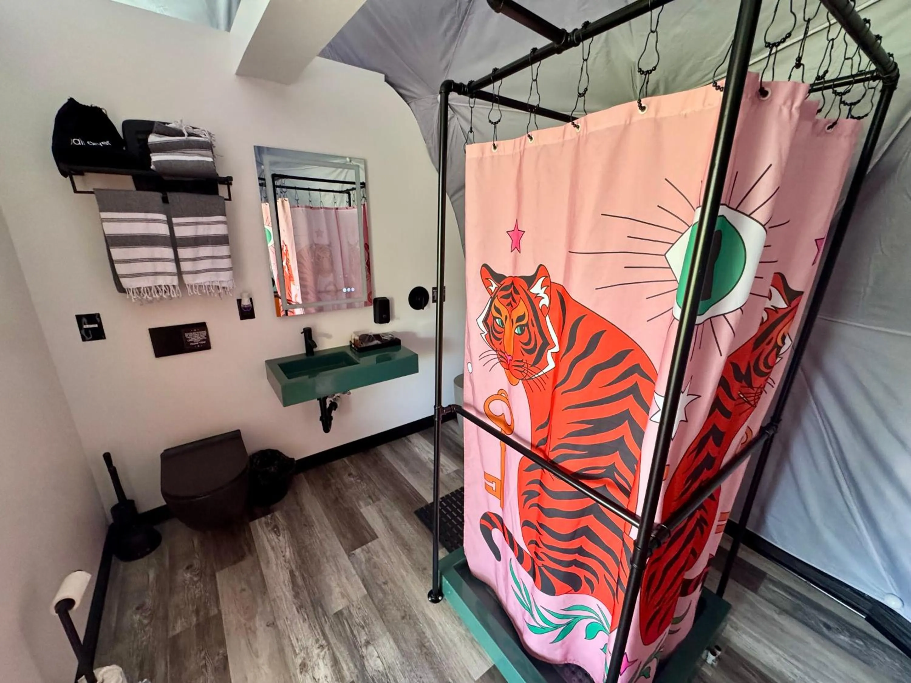 Shower in DayDreamer Domes